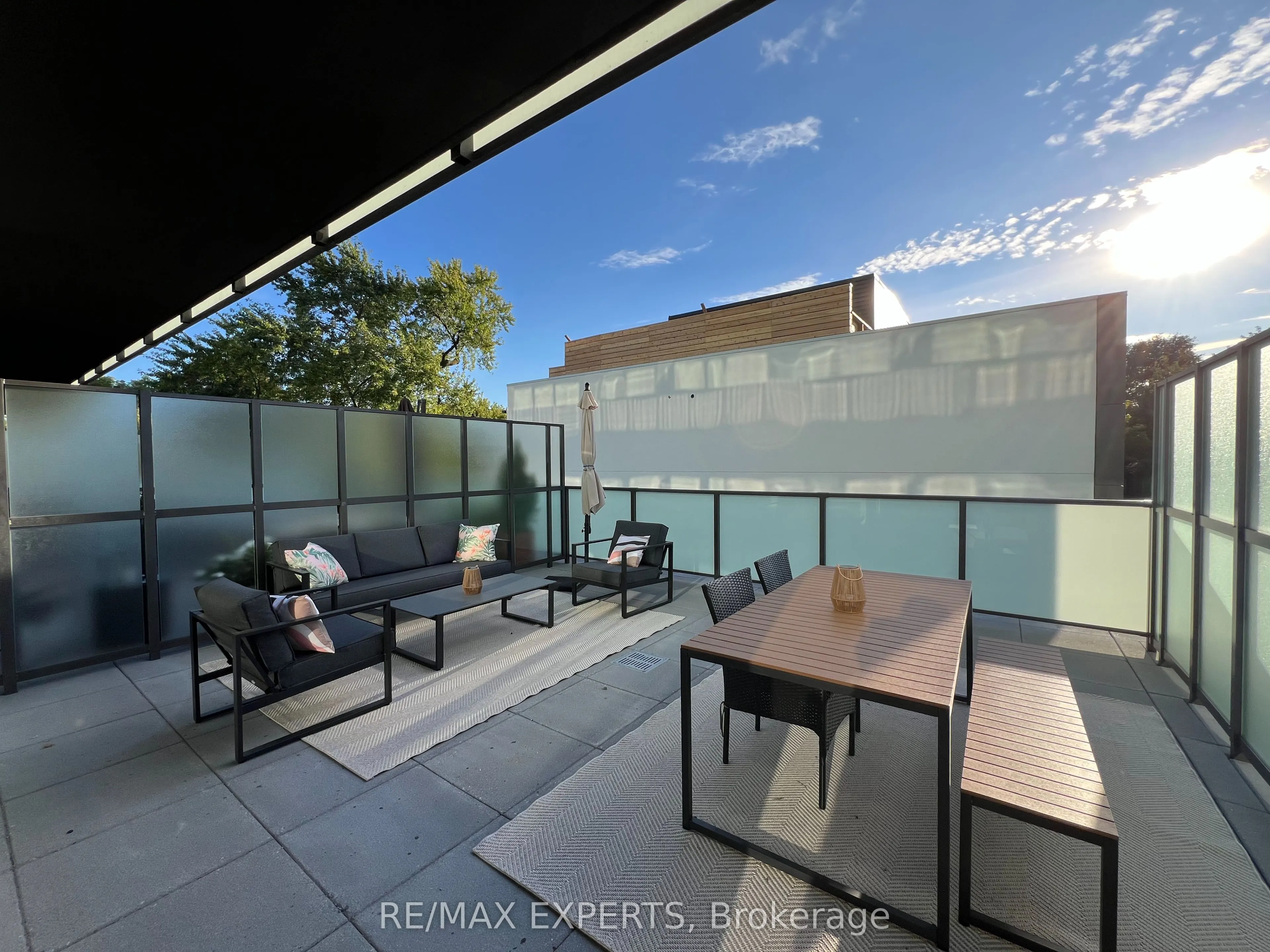 2625 Dundas Street W, #302
