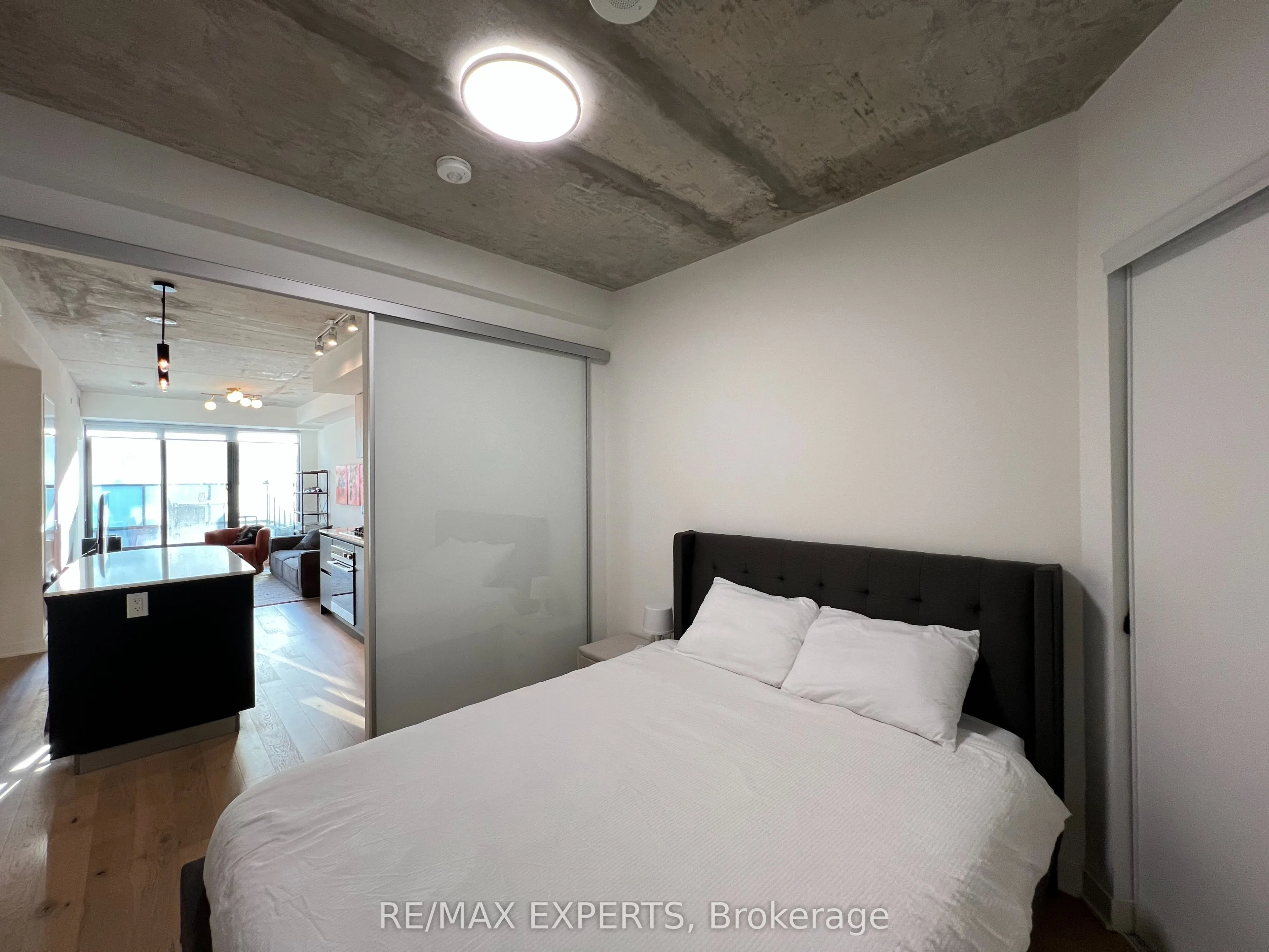 2625 Dundas Street W, #302