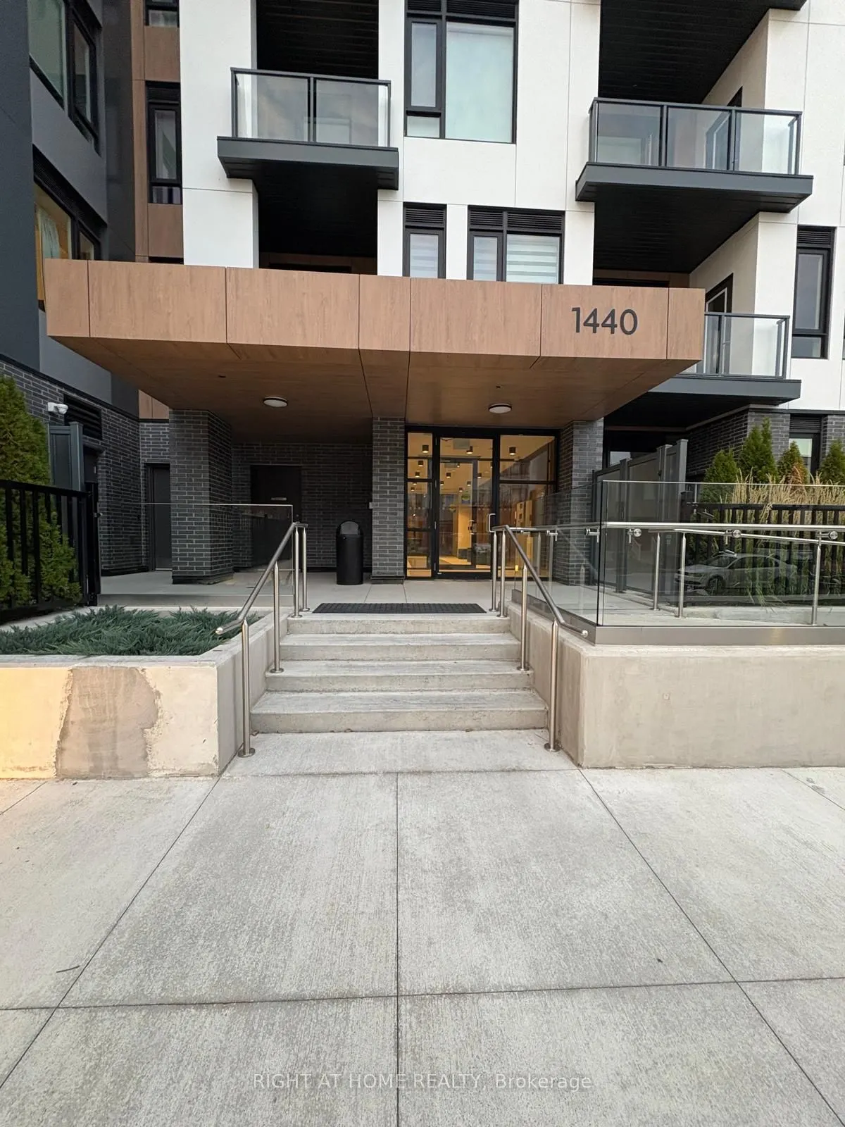 1440 Clarriage Court E, #109