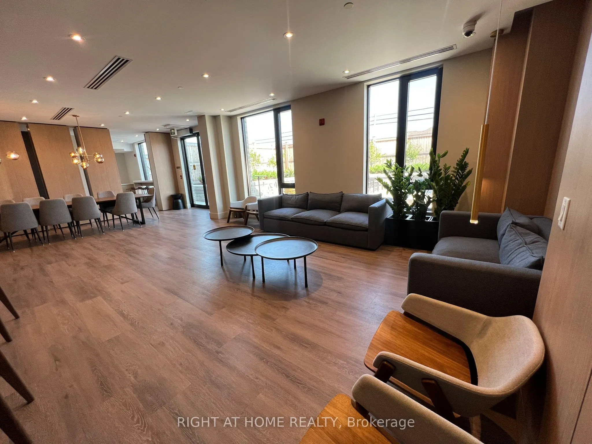1440 Clarriage Court E, #109