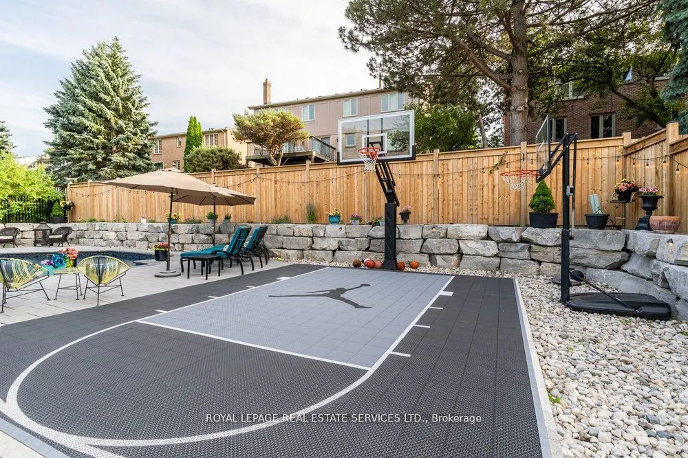 2498 Robin Drive