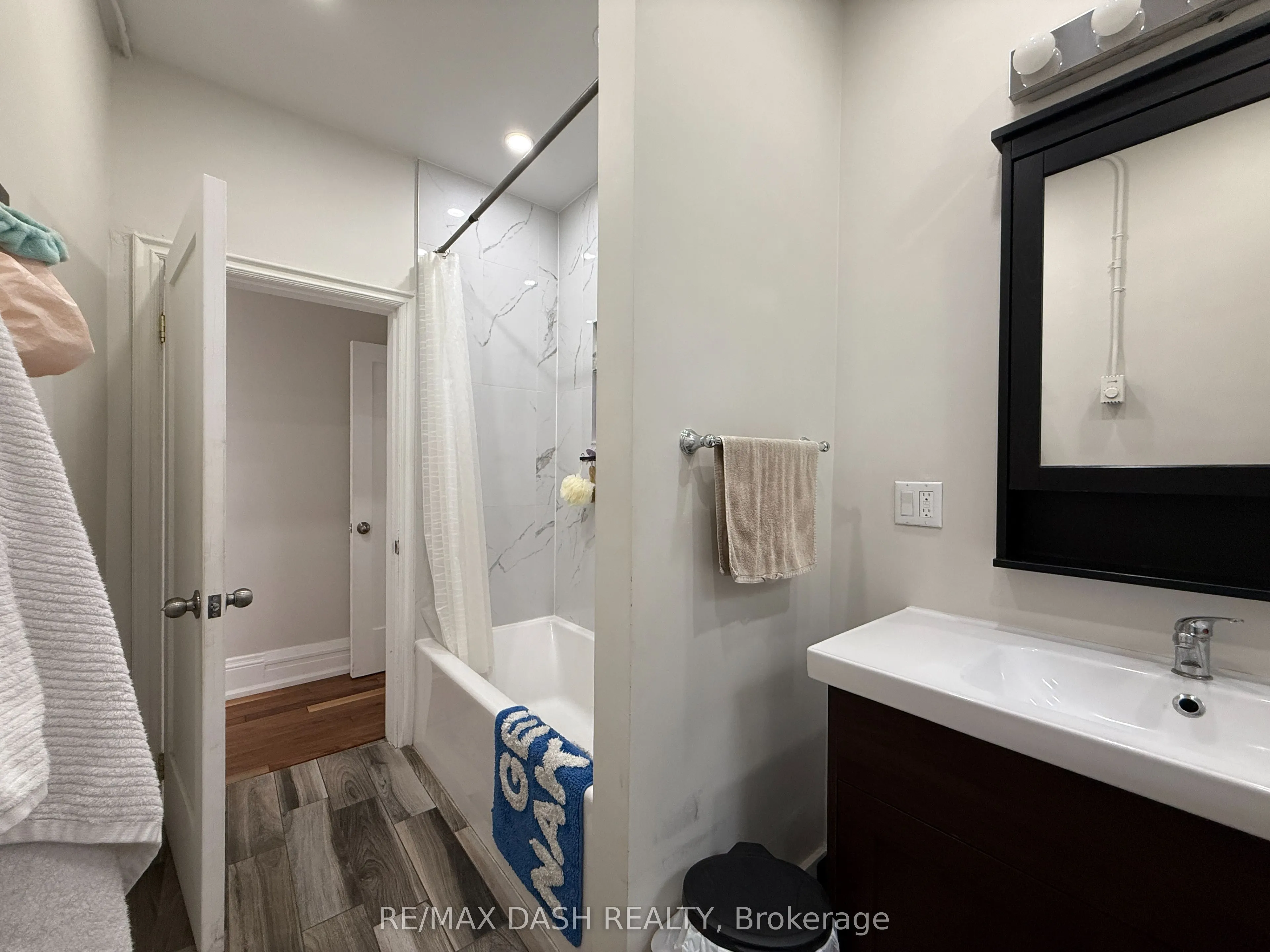 1436 Queen Street W, #3rd floor