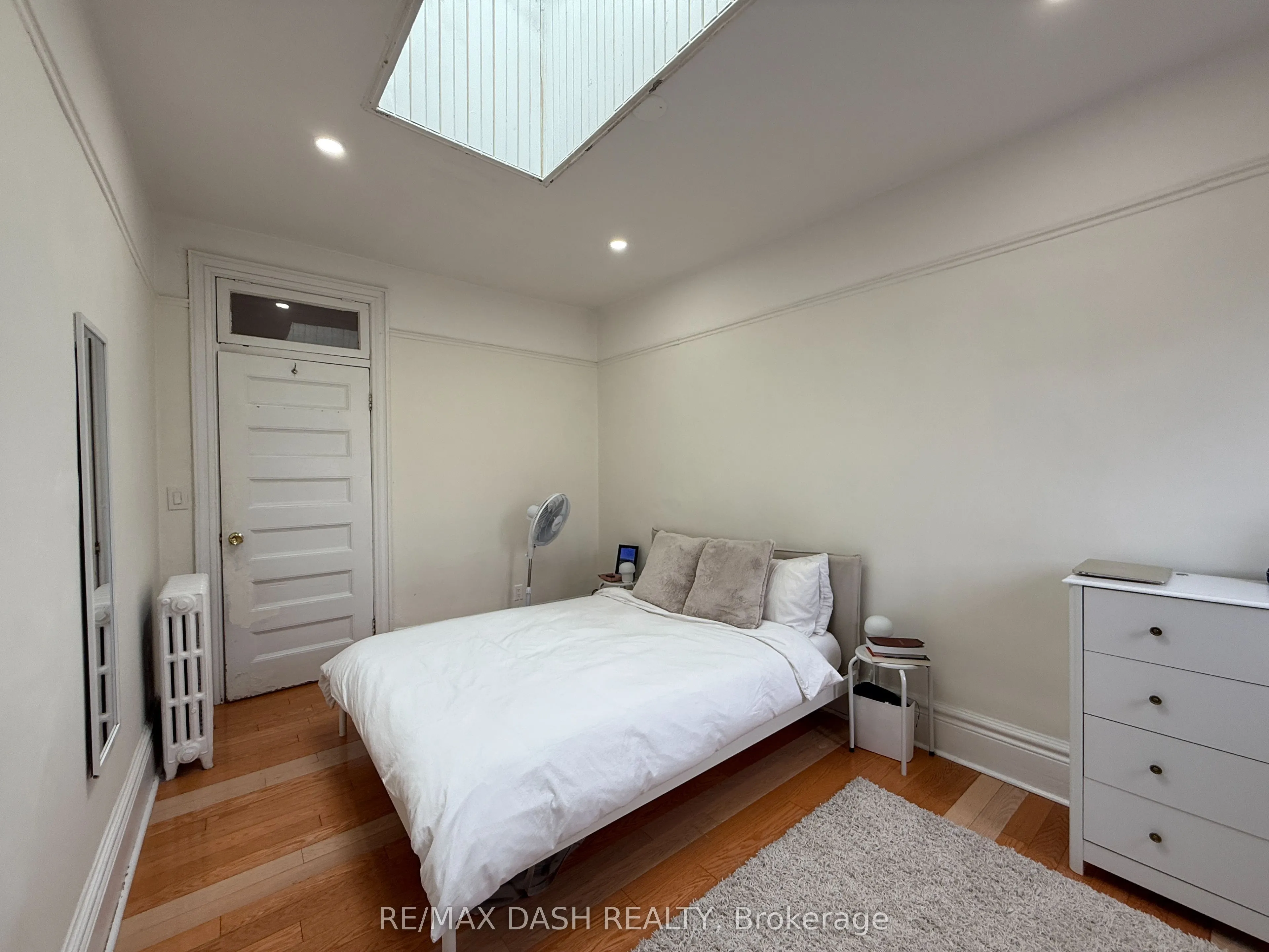 1436 Queen Street W, #3rd floor