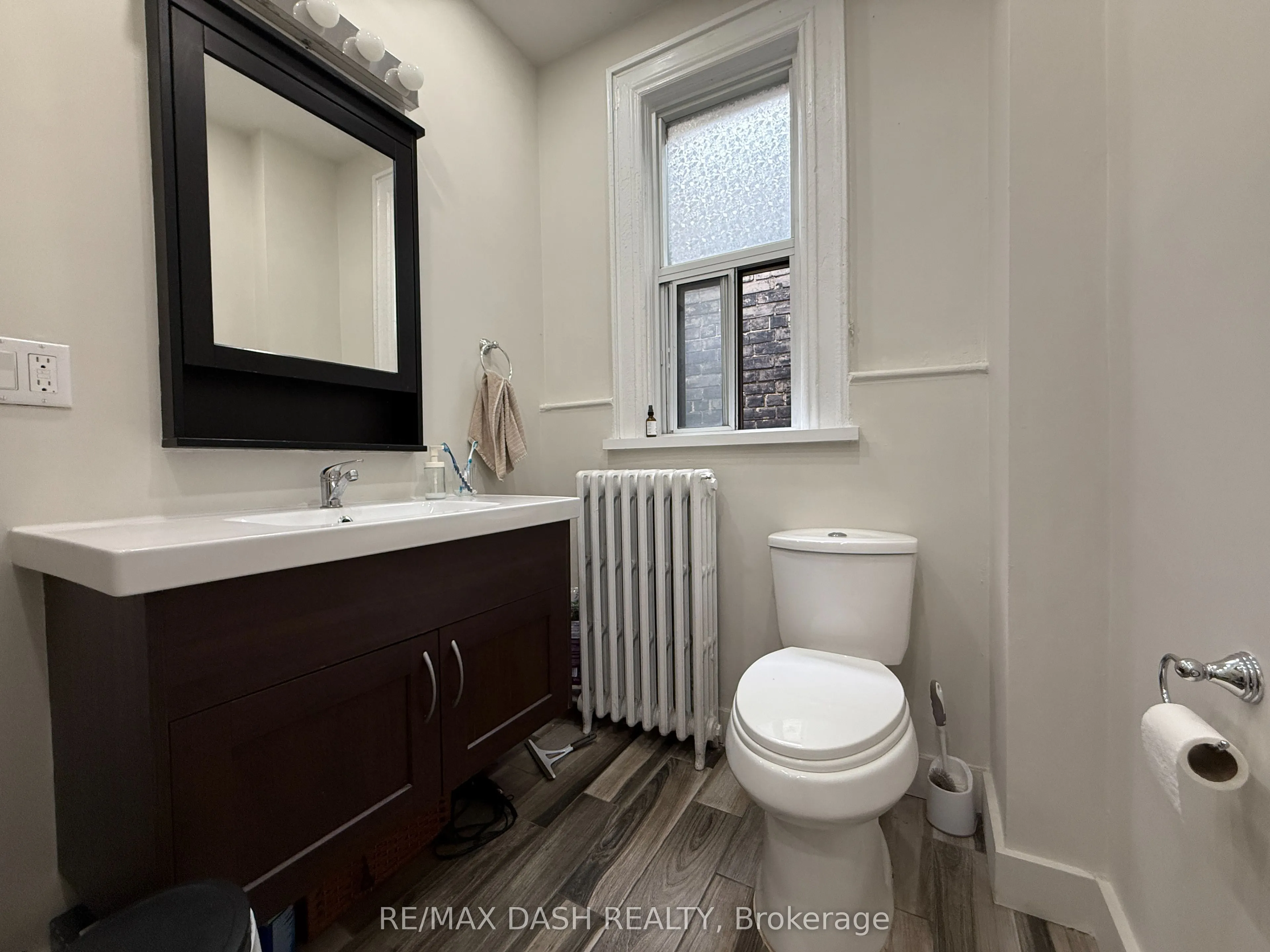 1436 Queen Street W, #3rd floor