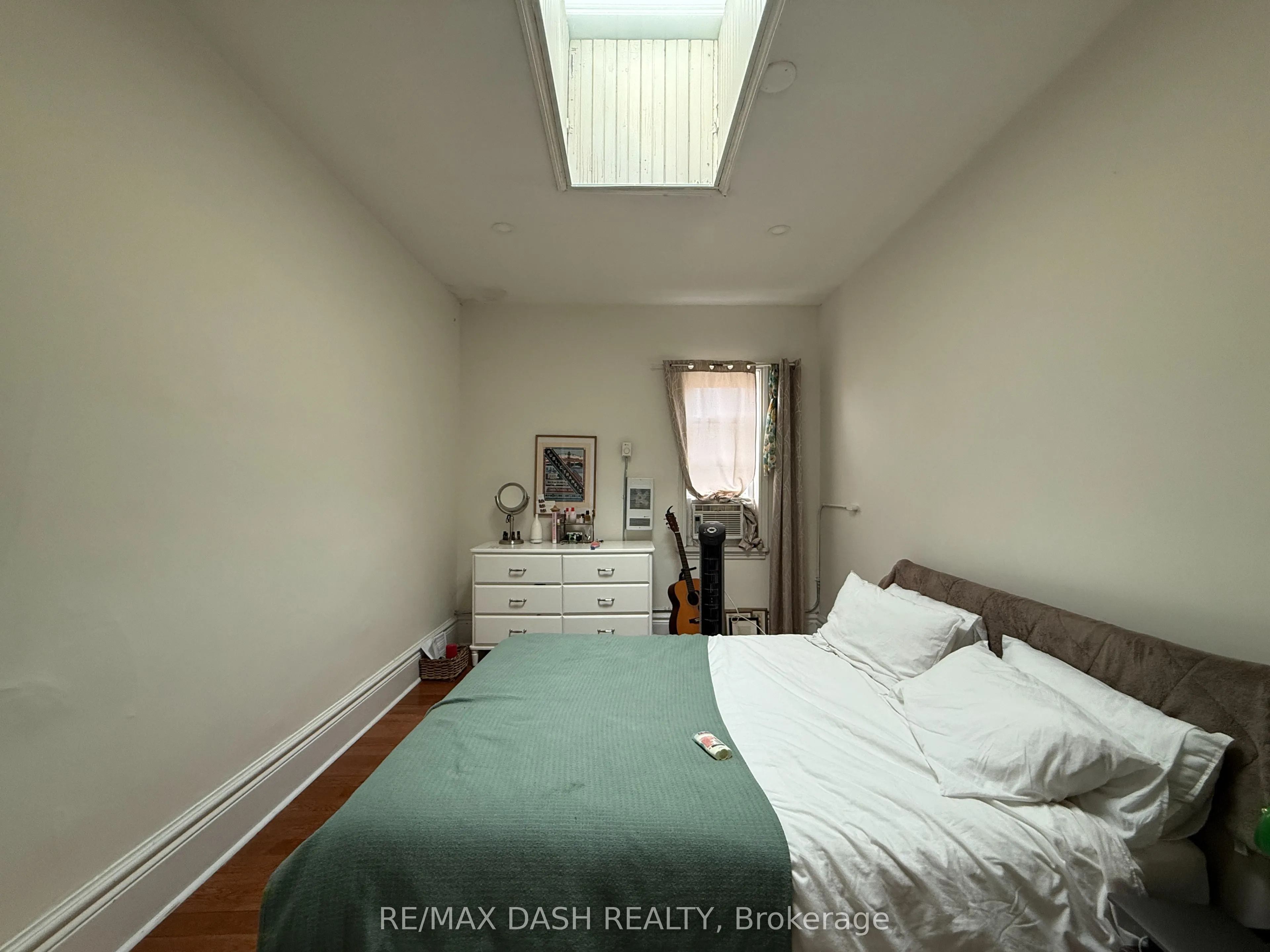 1436 Queen Street W, #3rd floor