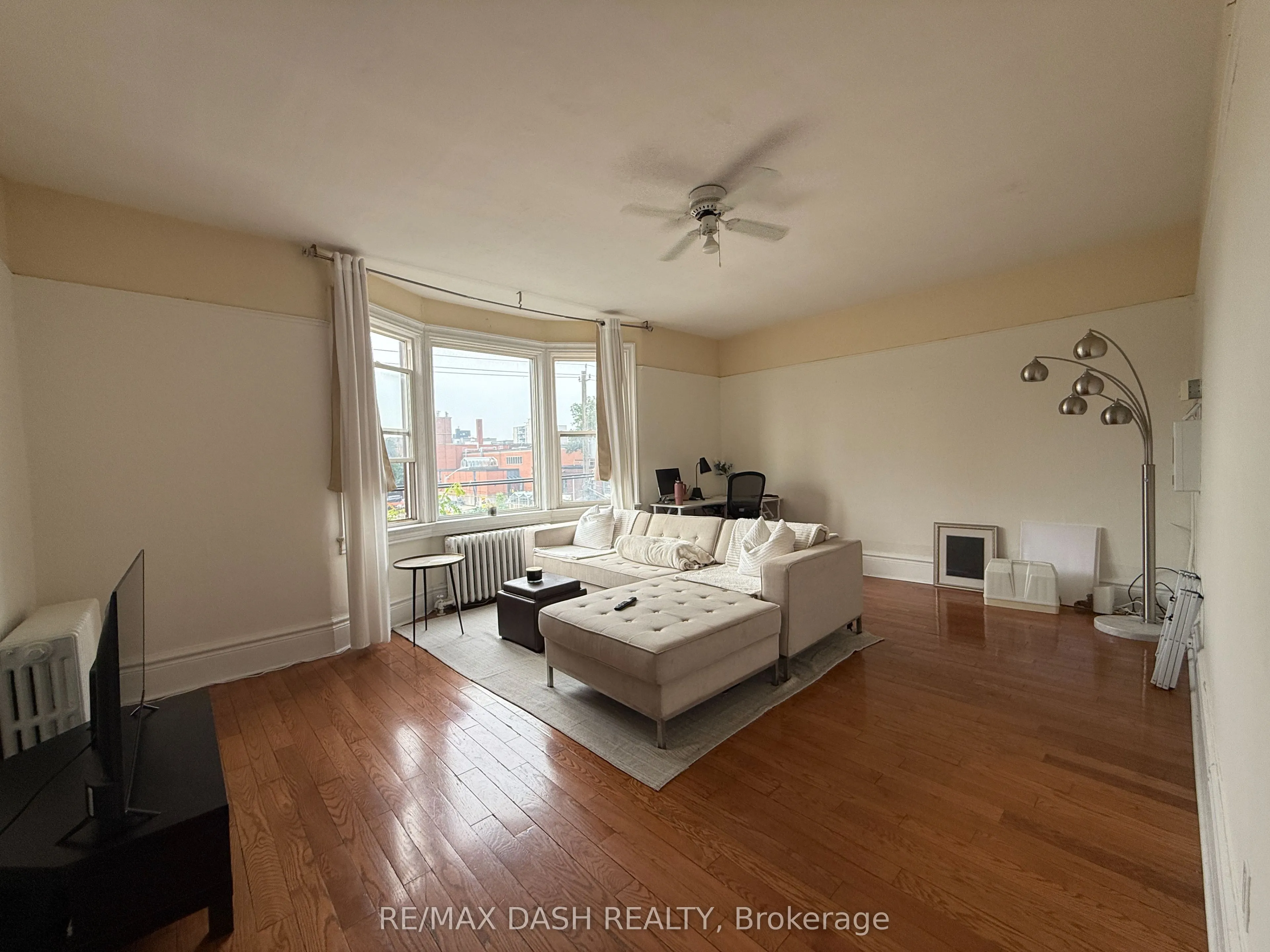 1436 Queen Street W, #3rd floor