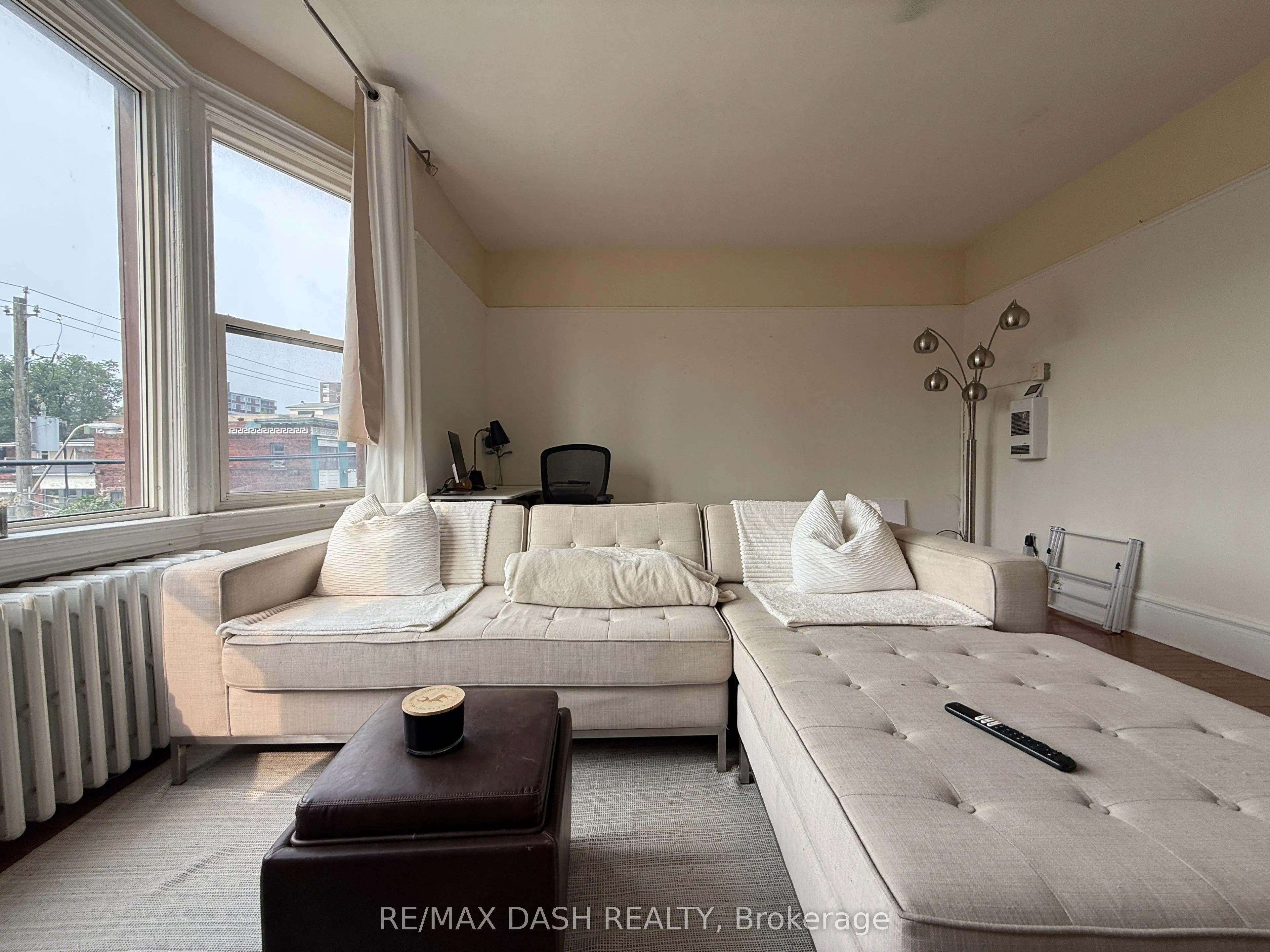 1436 Queen Street W, #3rd floor