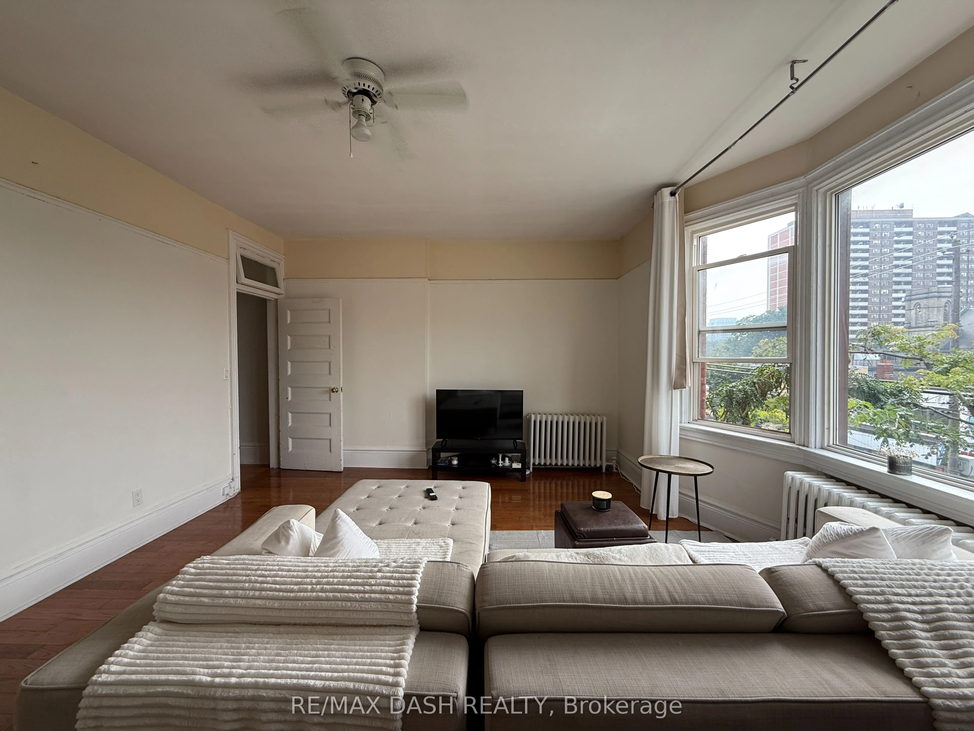 1436 Queen Street W, #3rd floor