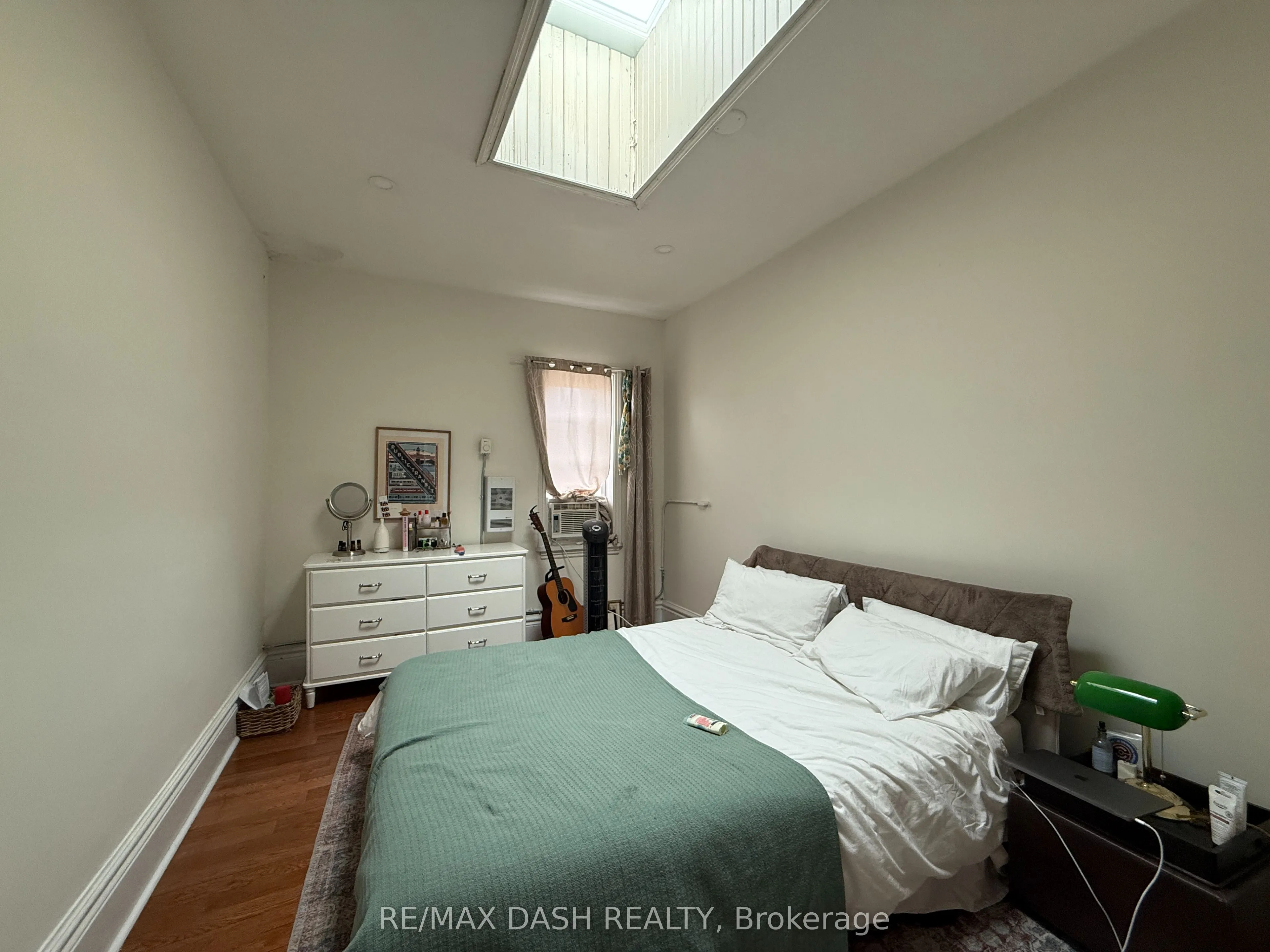 1436 Queen Street W, #3rd floor