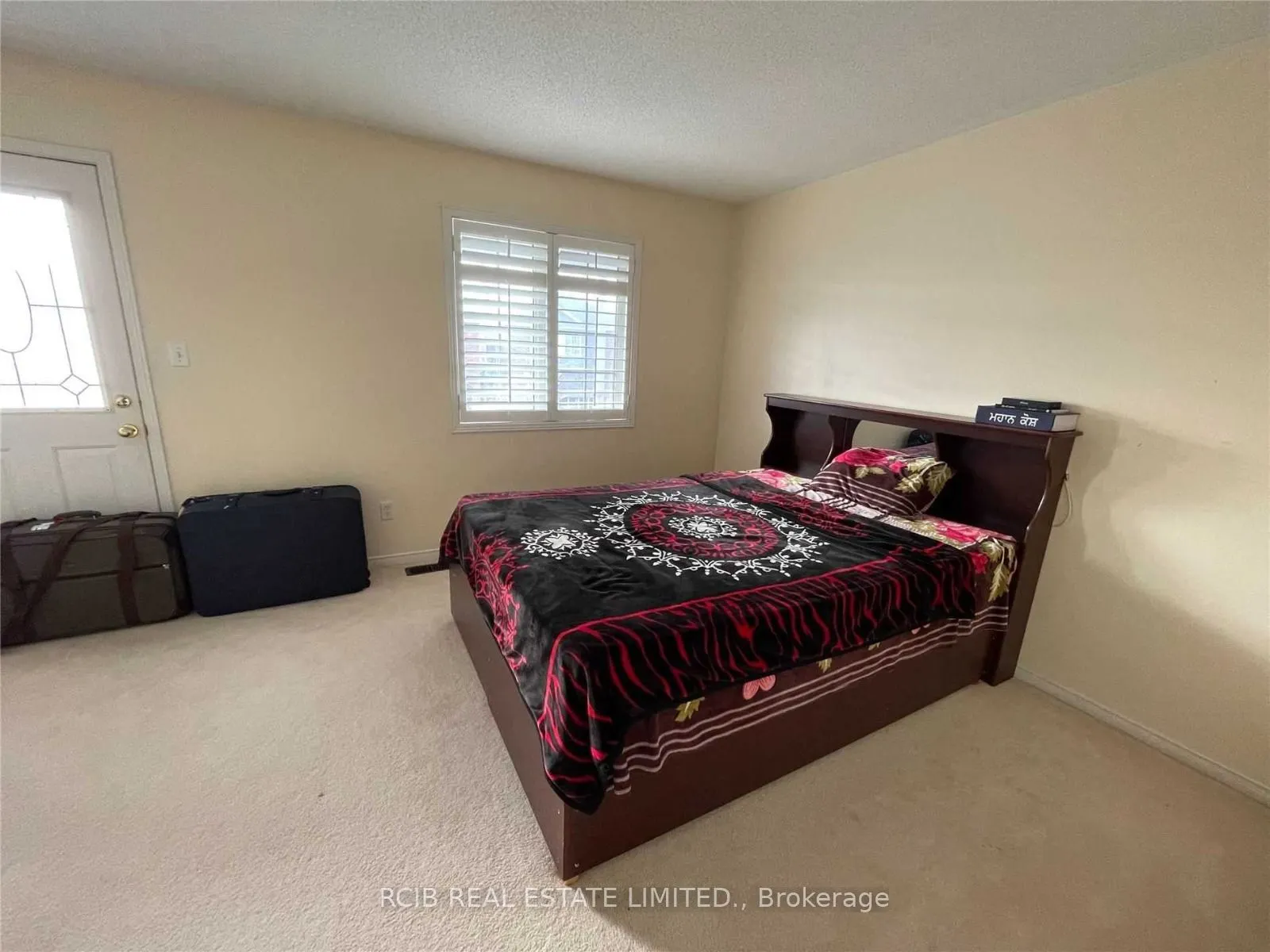 17 Schooner Drive S