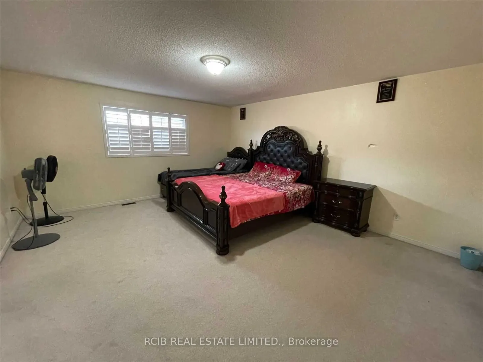 17 Schooner Drive S