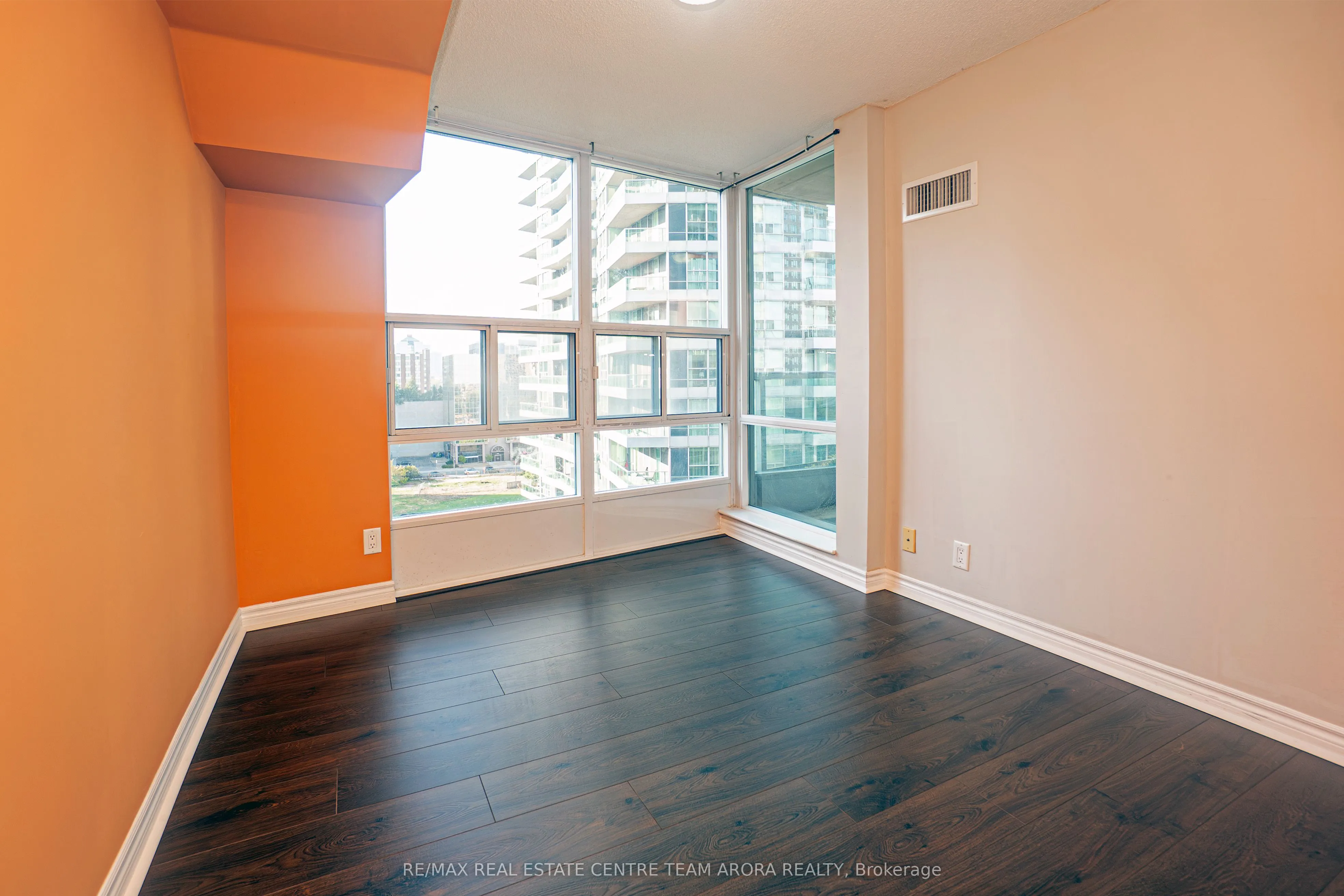 33 Elm Drive, #1109