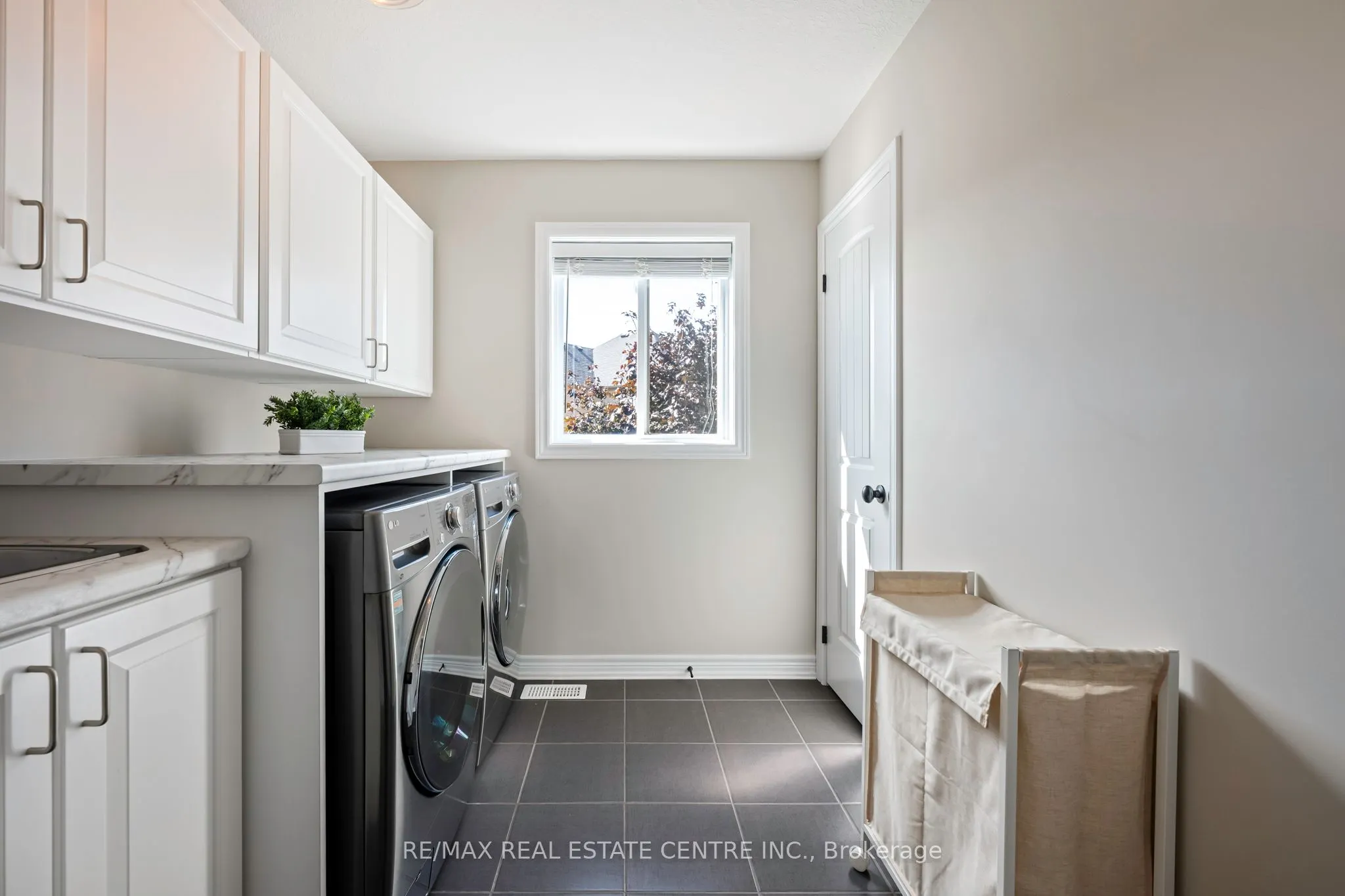 33 Wardlaw Avenue