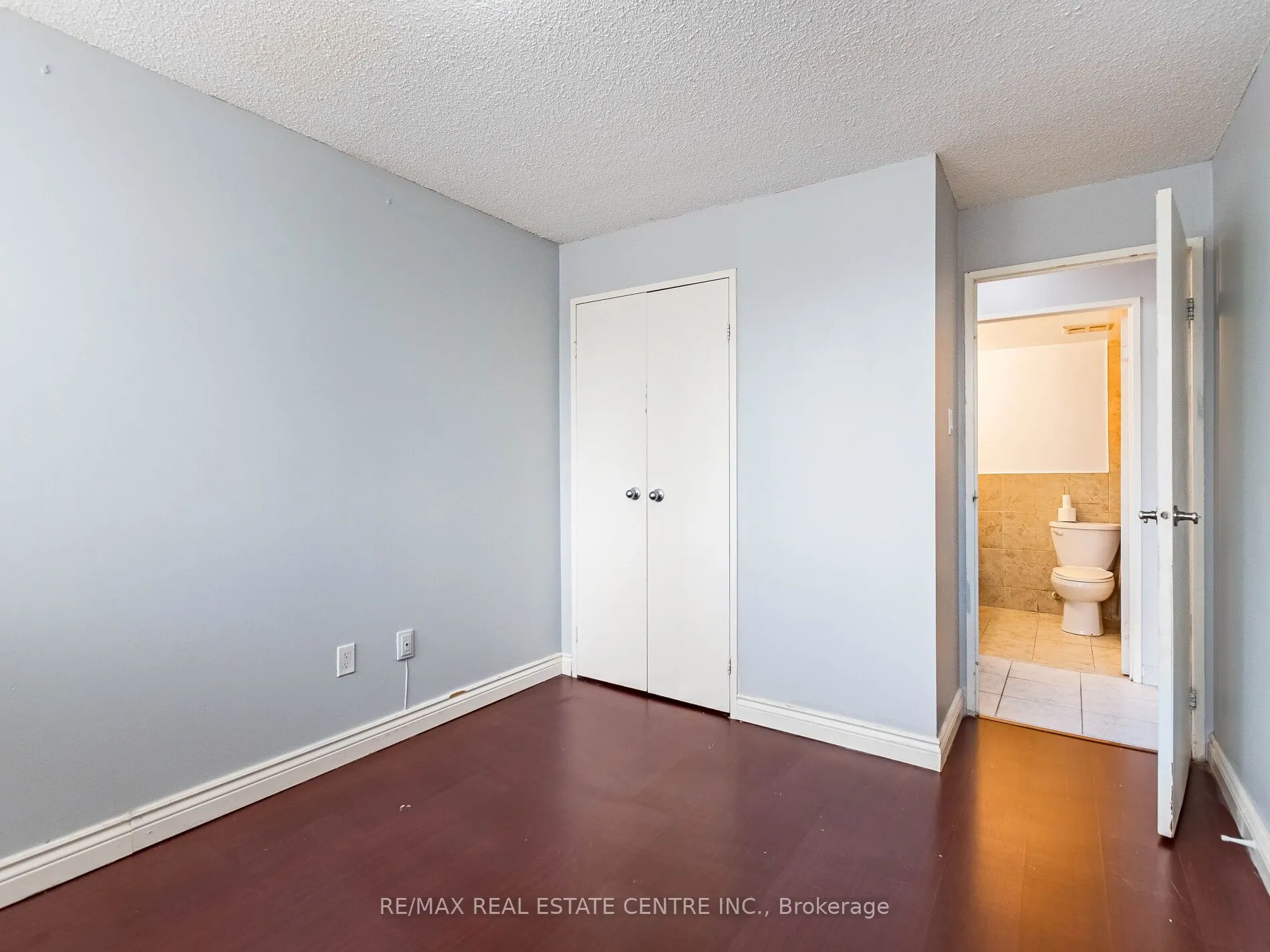 3695 Kaneff Crescent N, #211