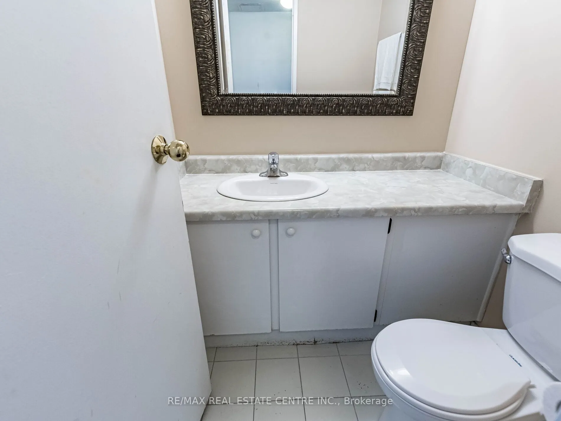 3695 Kaneff Crescent N, #211