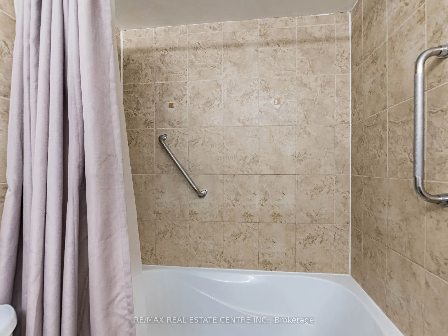 3695 Kaneff Crescent N, #211