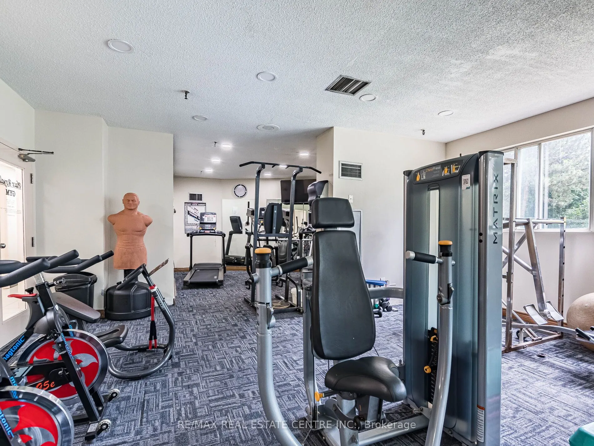 3695 Kaneff Crescent N, #211