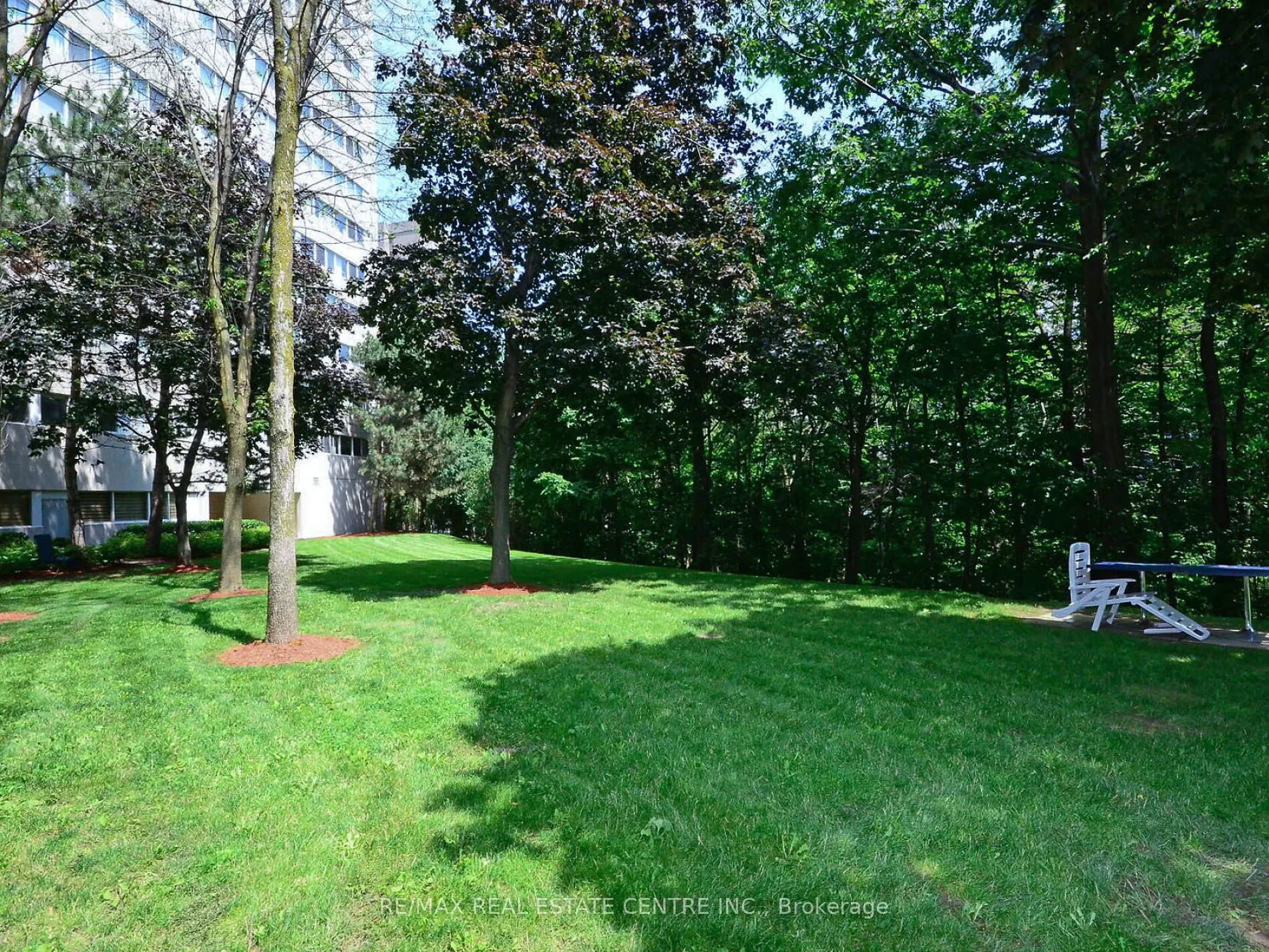 3695 Kaneff Crescent N, #211