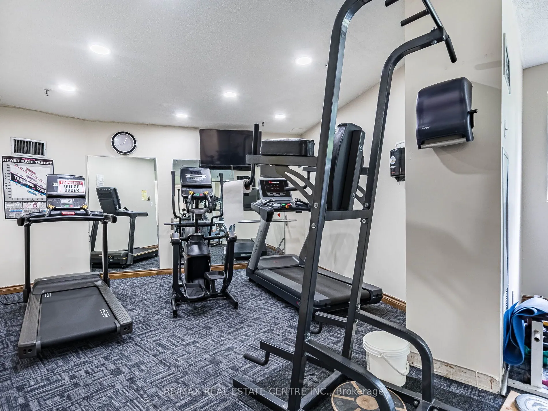 3695 Kaneff Crescent N, #211