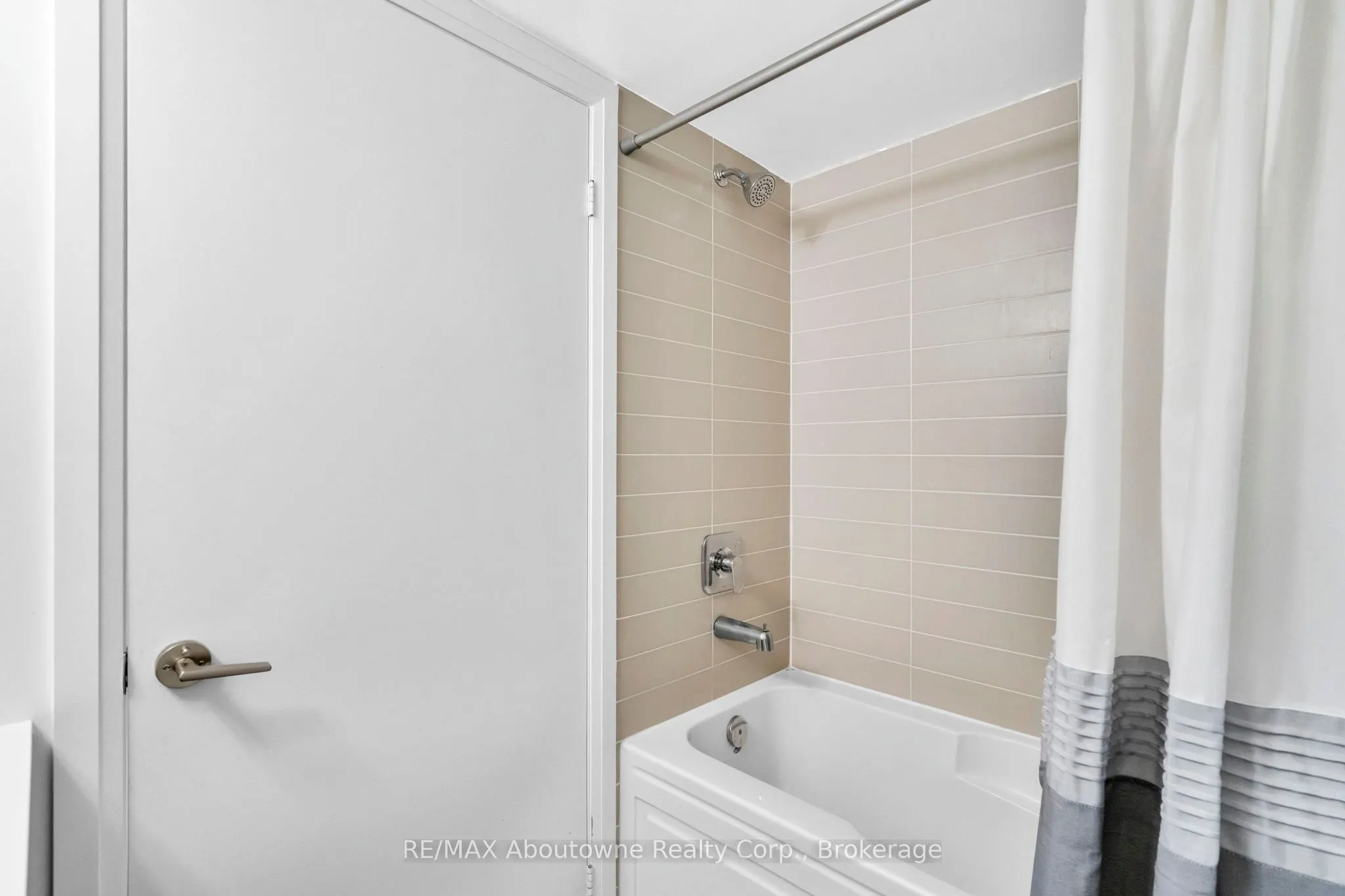 1461 Lawrence Avenue W, #809