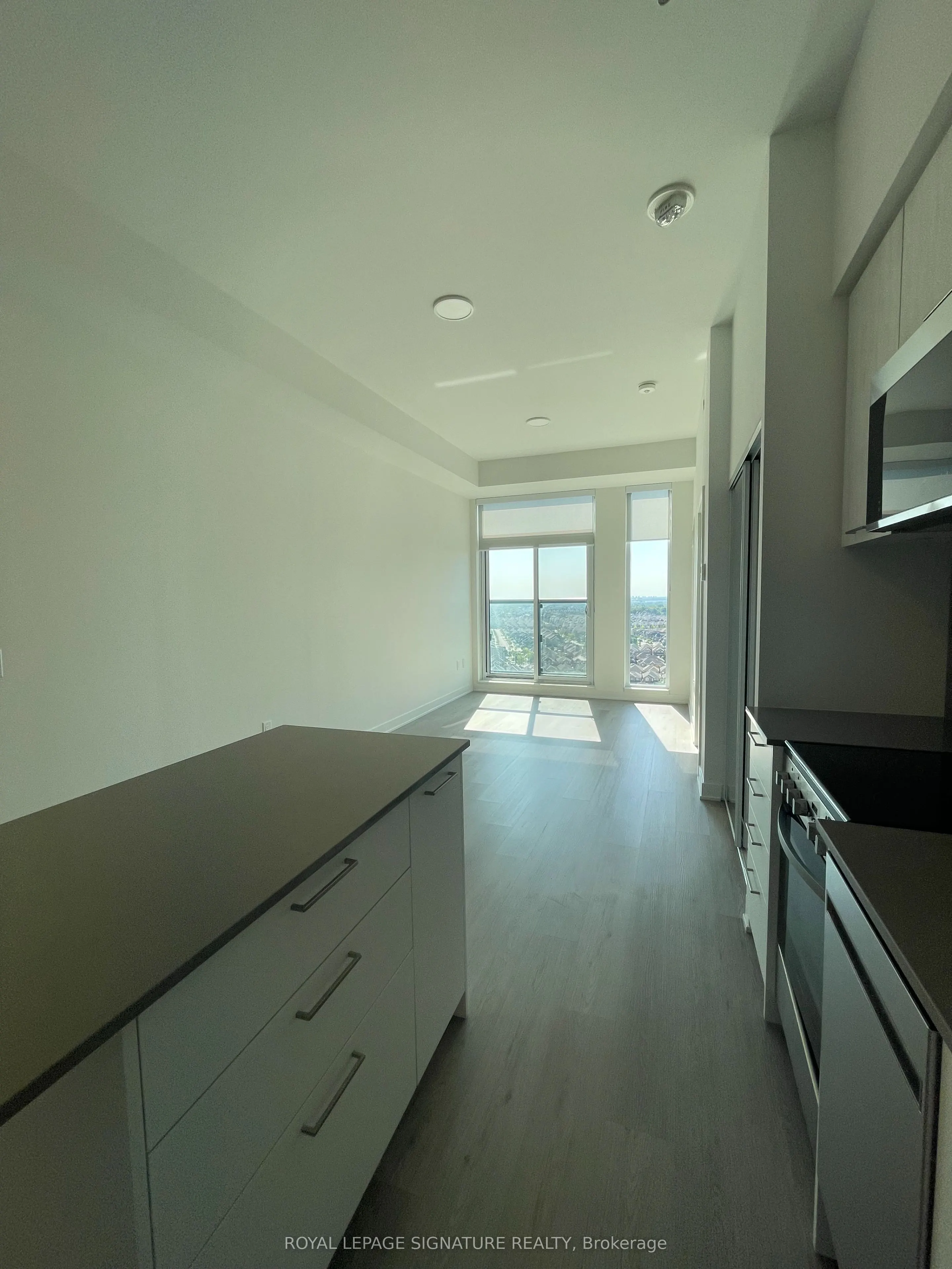40 Lagerfeld Drive, #808