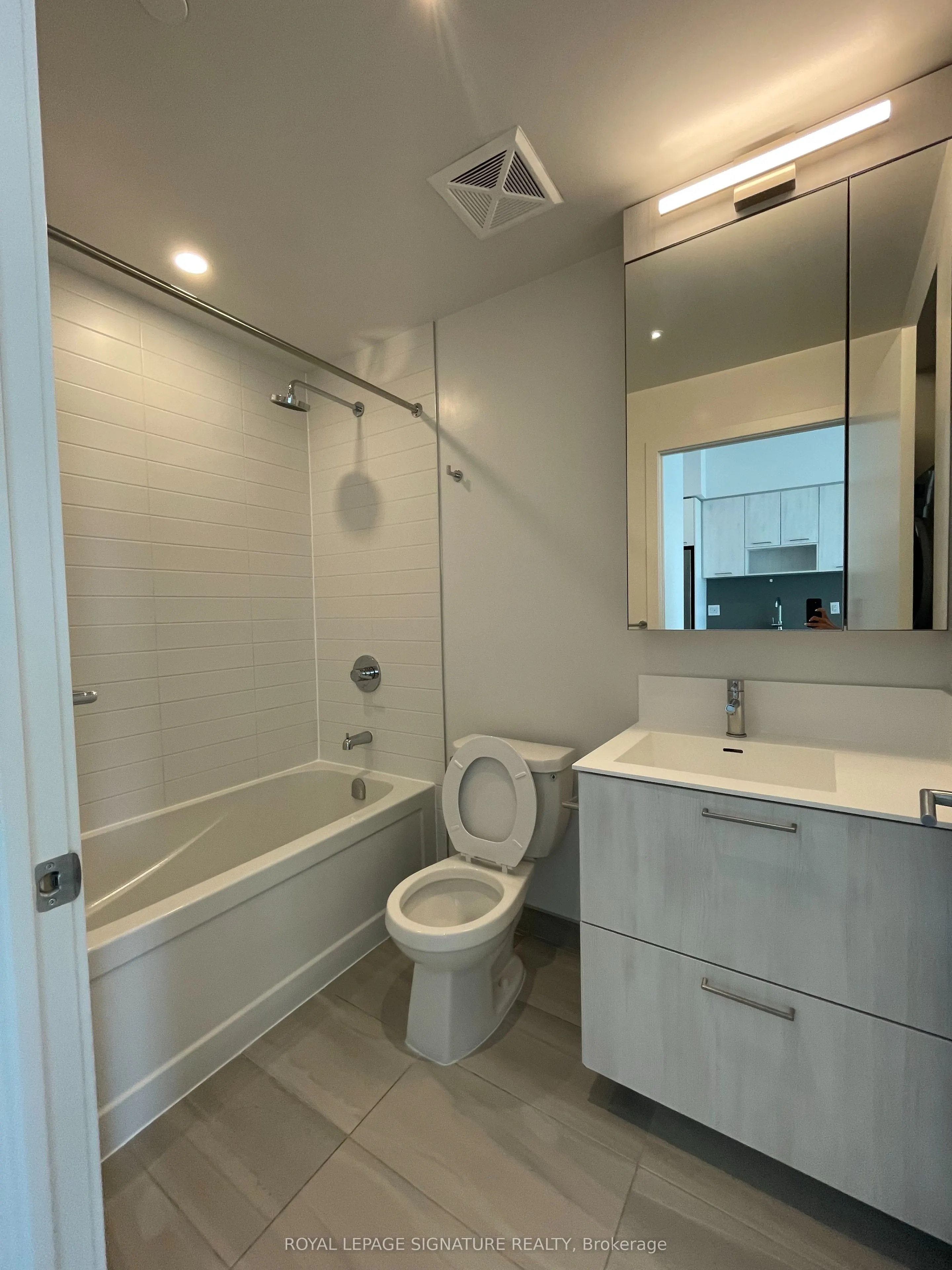 40 Lagerfeld Drive, #808