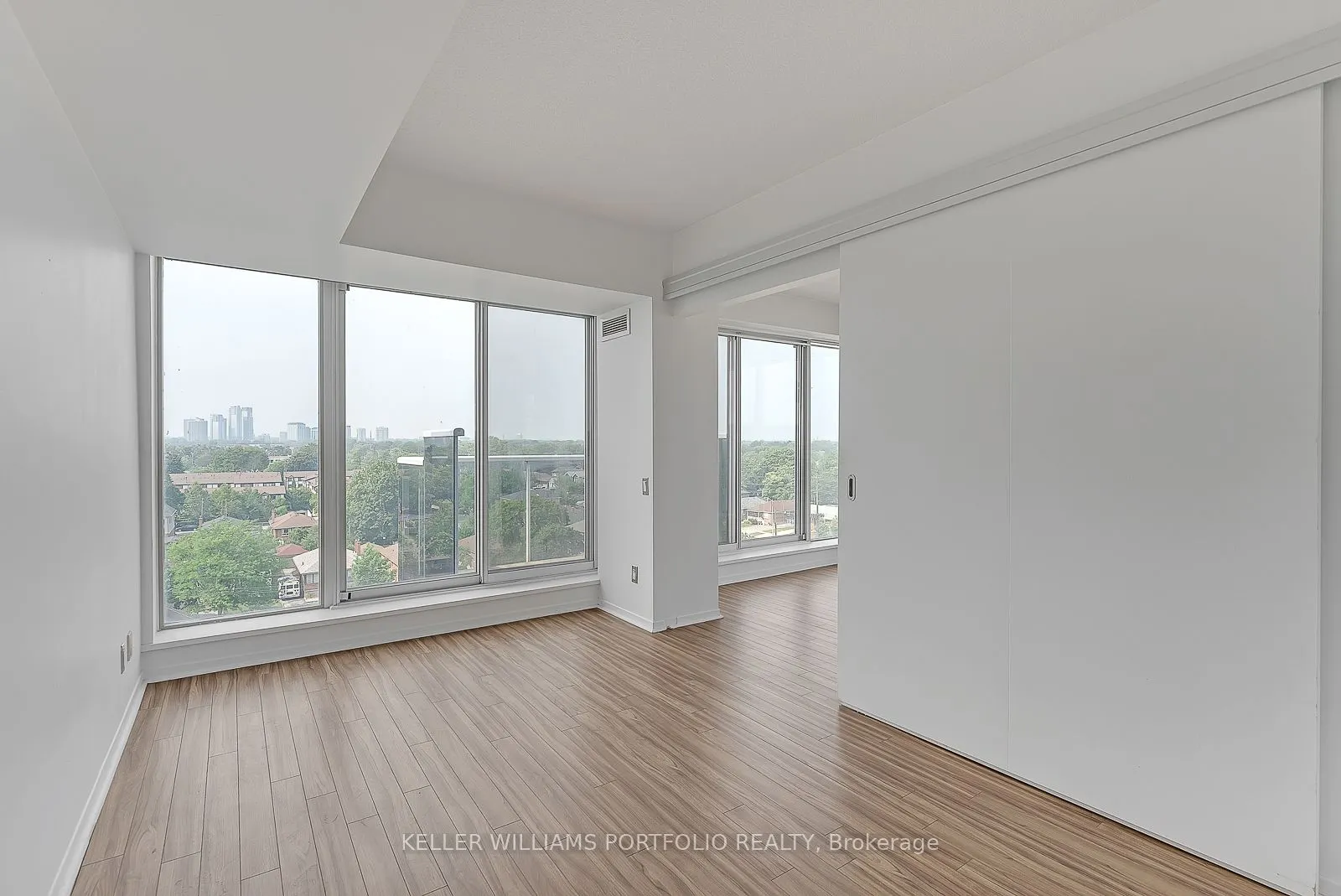 1040 The Queensway Avenue W, #809
