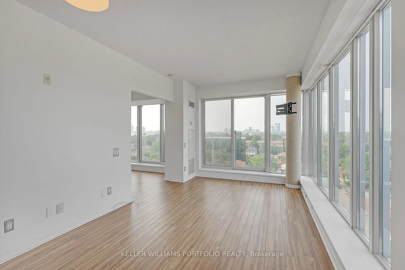 1040 The Queensway Avenue W, #809