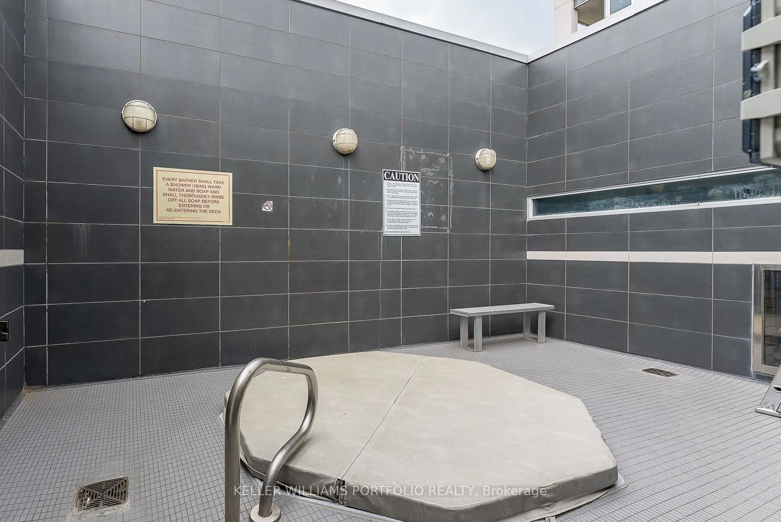1040 The Queensway Avenue W, #809