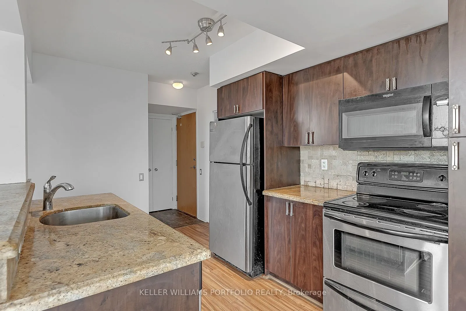 1040 The Queensway Avenue W, #809
