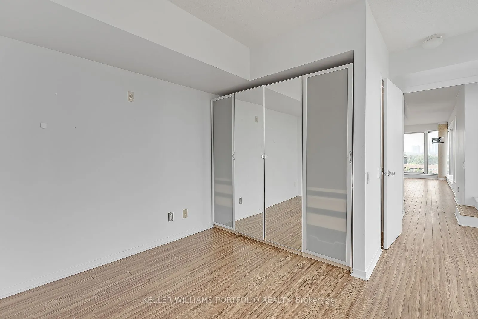 1040 The Queensway Avenue W, #809