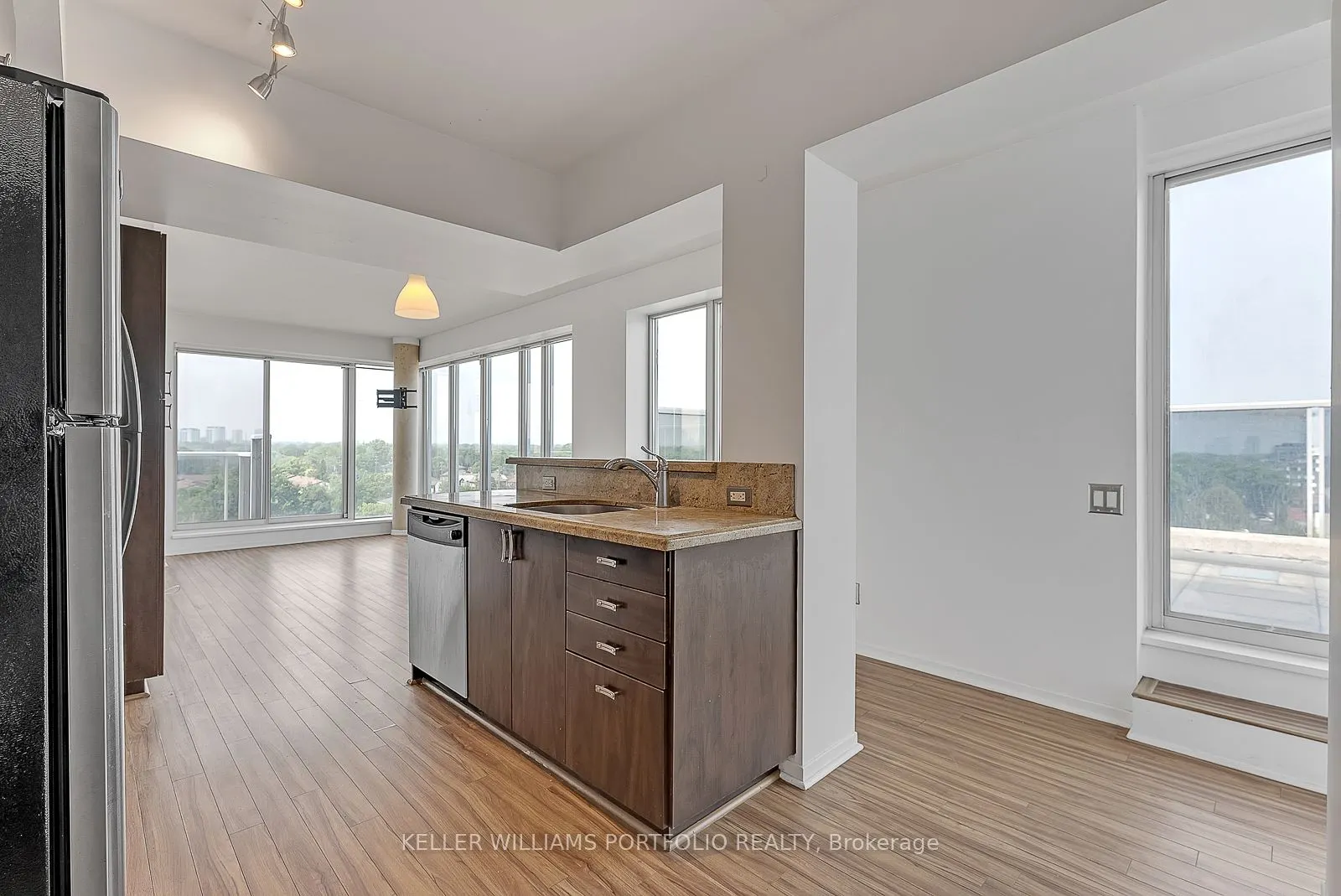 1040 The Queensway Avenue W, #809