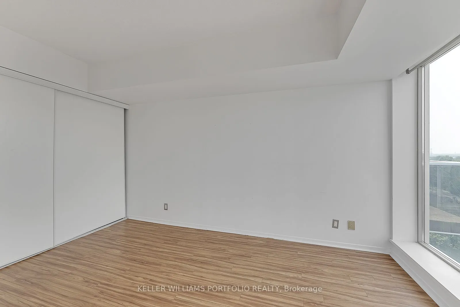 1040 The Queensway Avenue W, #809