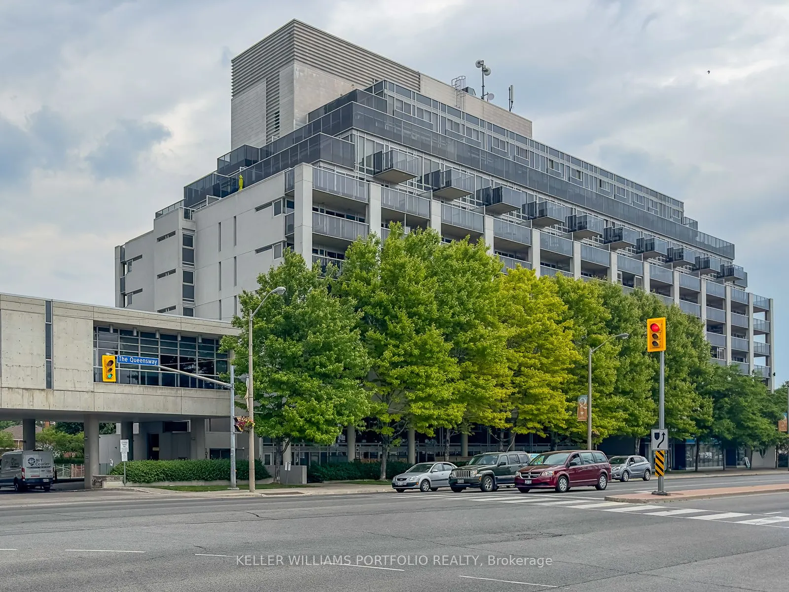 1040 The Queensway Avenue W, #809