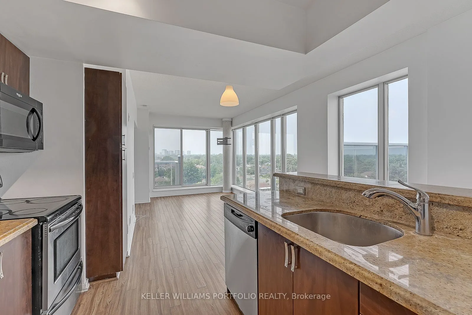 1040 The Queensway Avenue W, #809