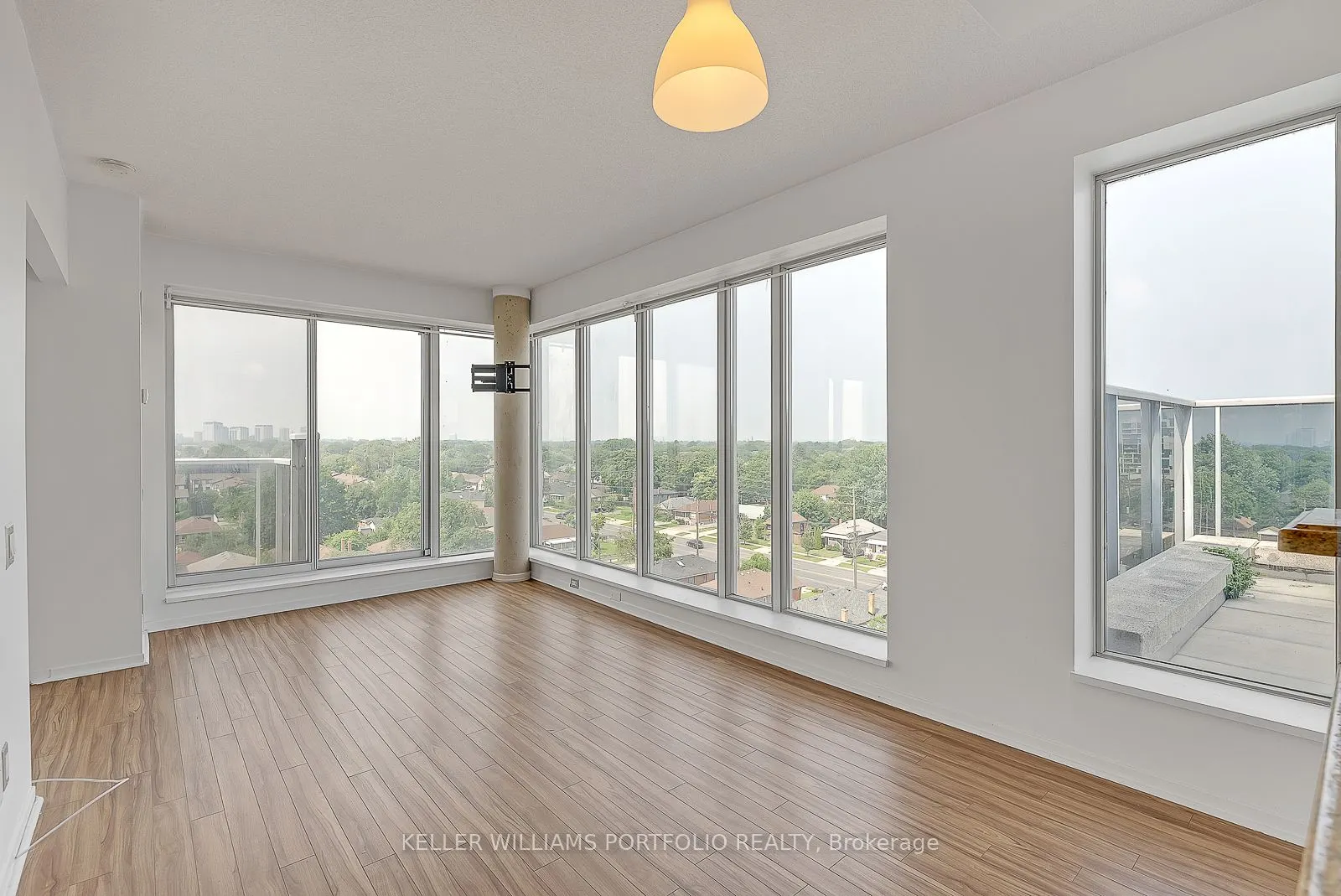 1040 The Queensway Avenue W, #809