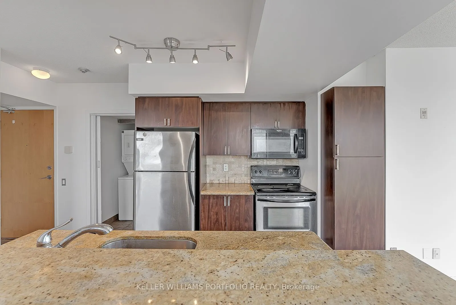1040 The Queensway Avenue W, #809