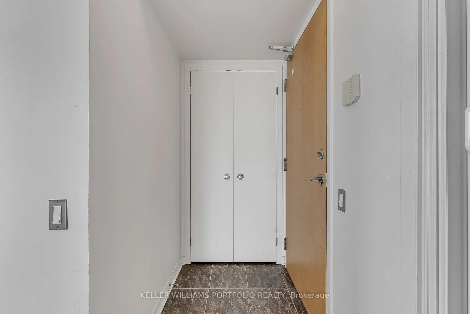 1040 The Queensway Avenue W, #809