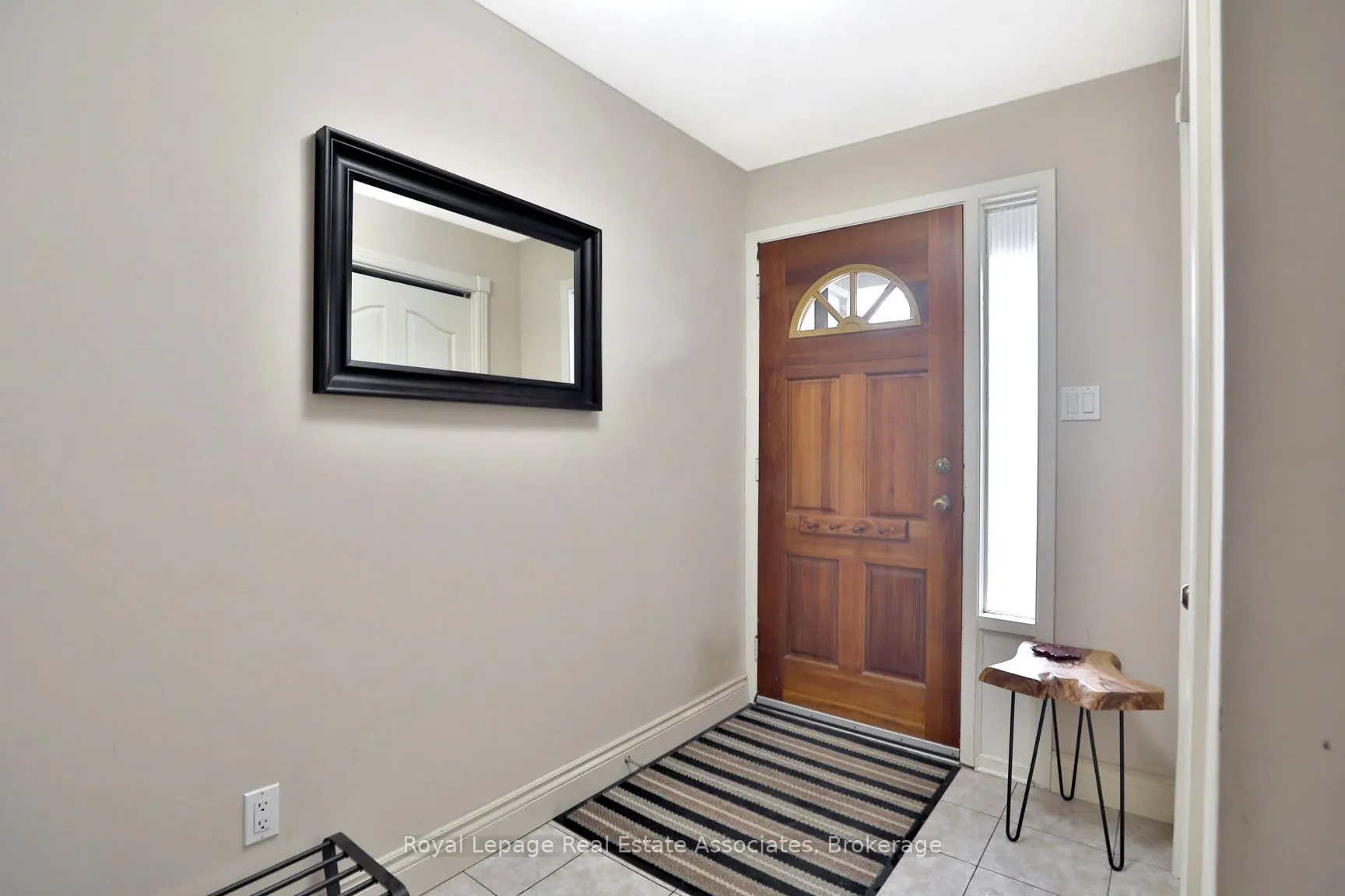 1270 Gainsborough Drive, #76
