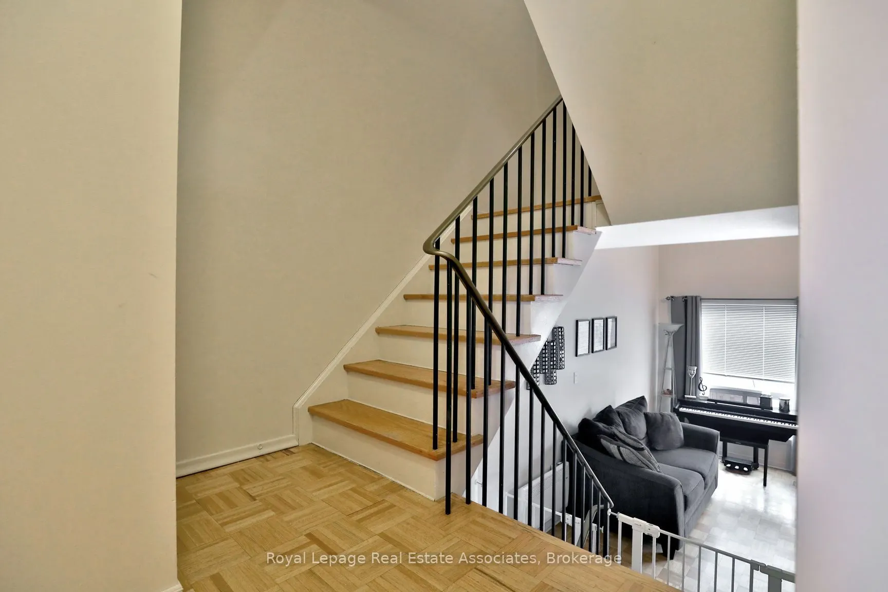 1270 Gainsborough Drive, #76