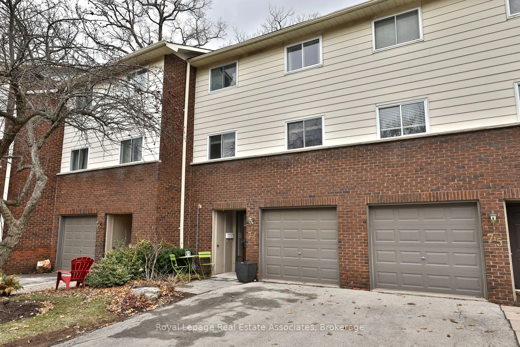 1270 Gainsborough Drive, #76