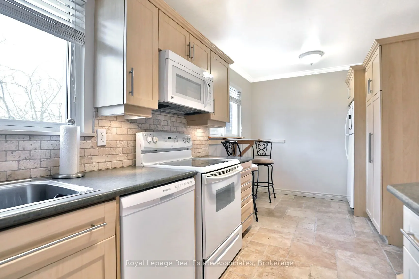 1270 Gainsborough Drive, #76