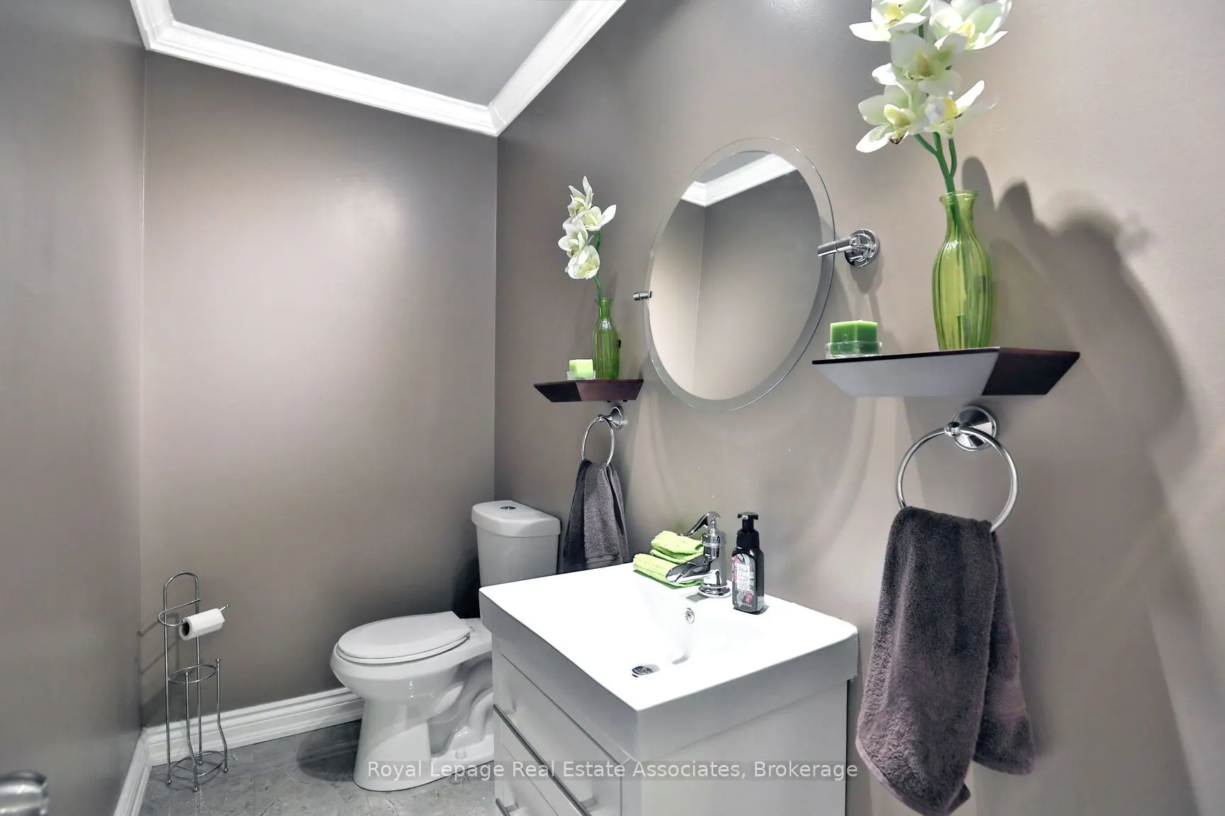 1270 Gainsborough Drive, #76
