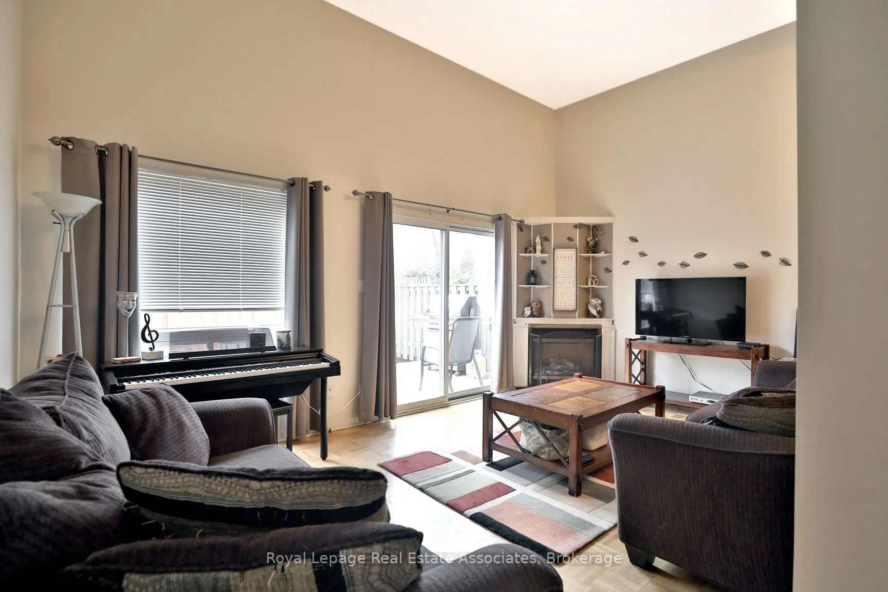 1270 Gainsborough Drive, #76