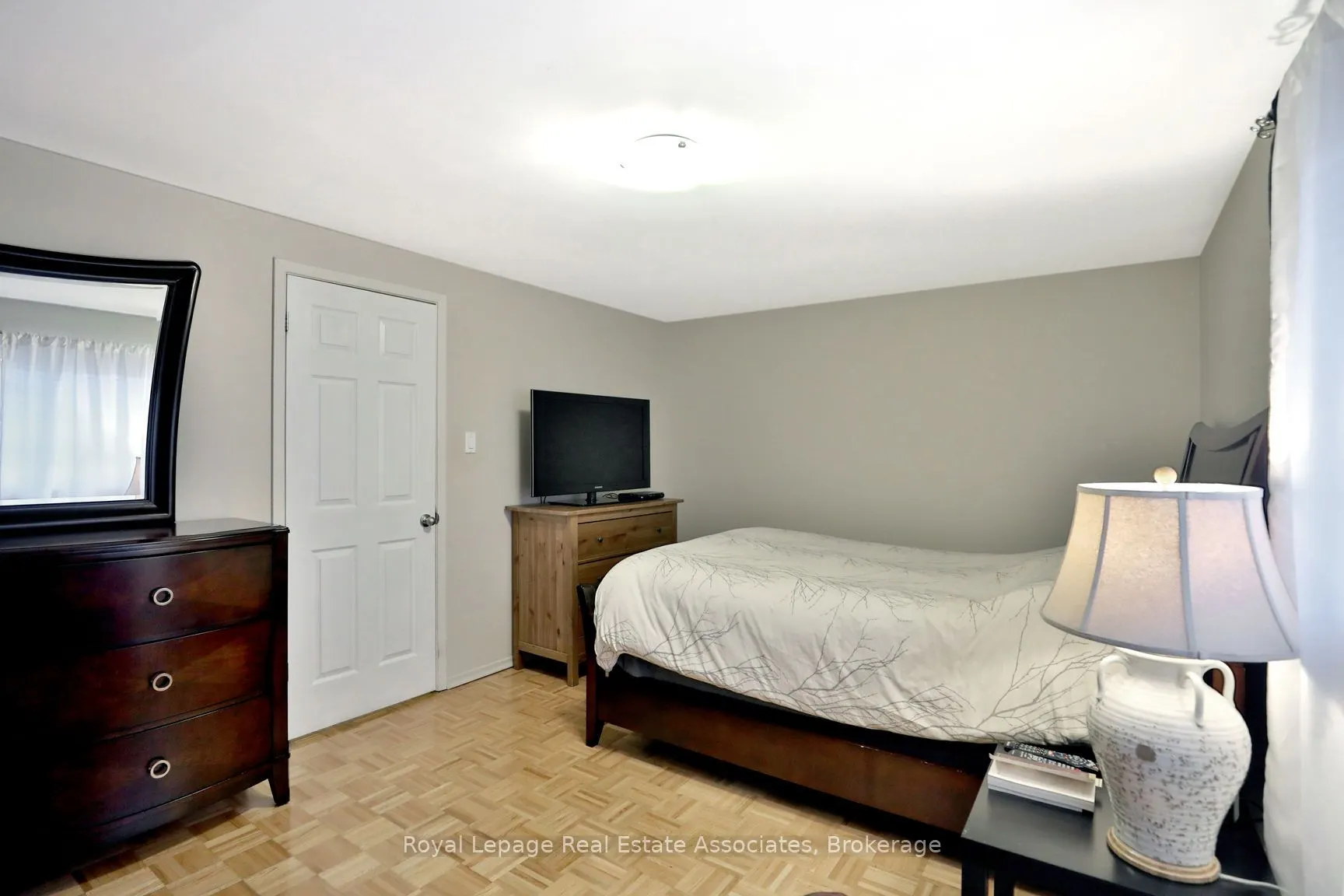 1270 Gainsborough Drive, #76