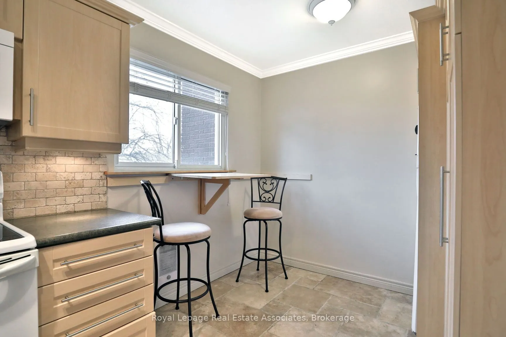 1270 Gainsborough Drive, #76