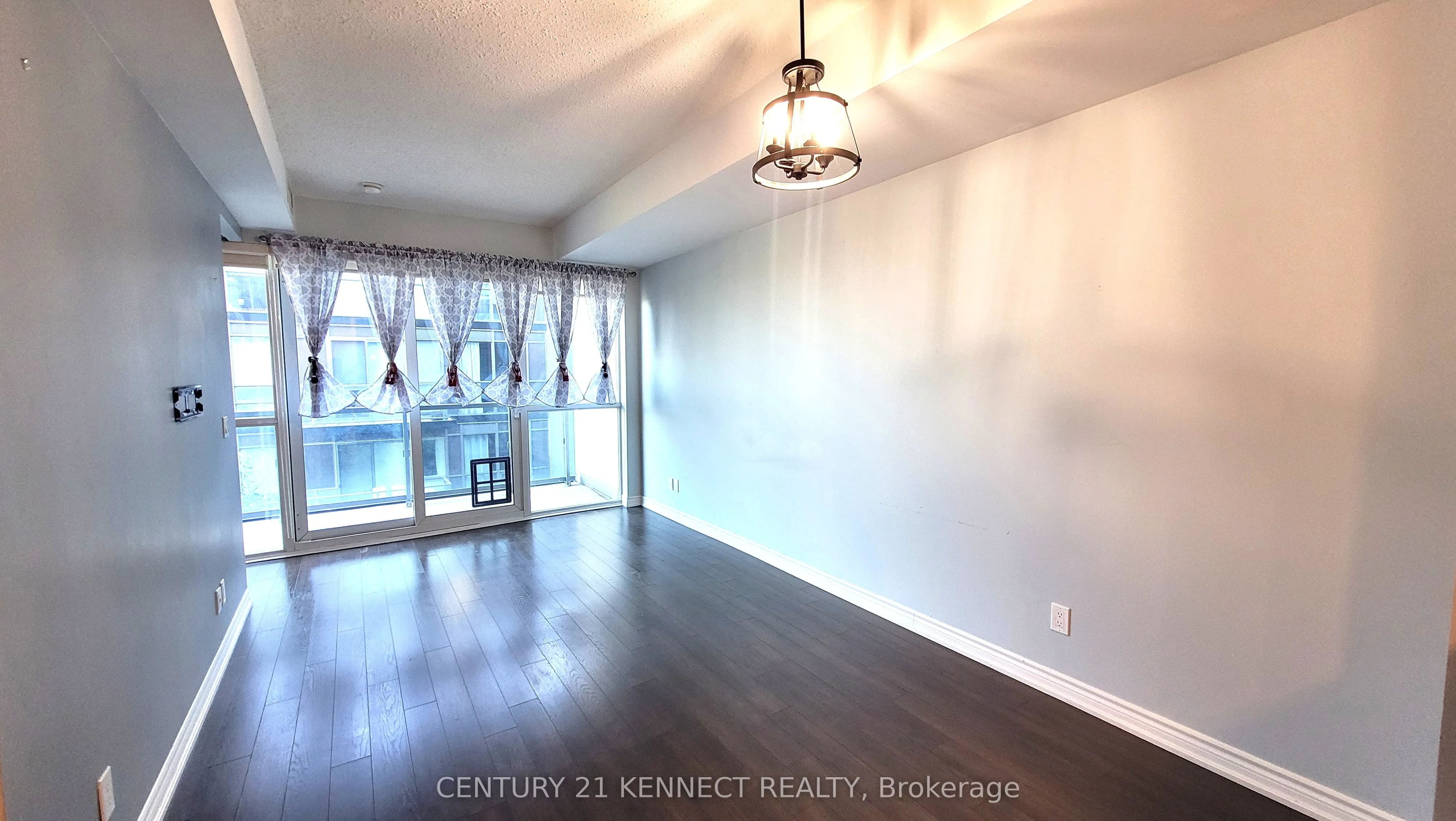 15 James Finlay Way, #1015