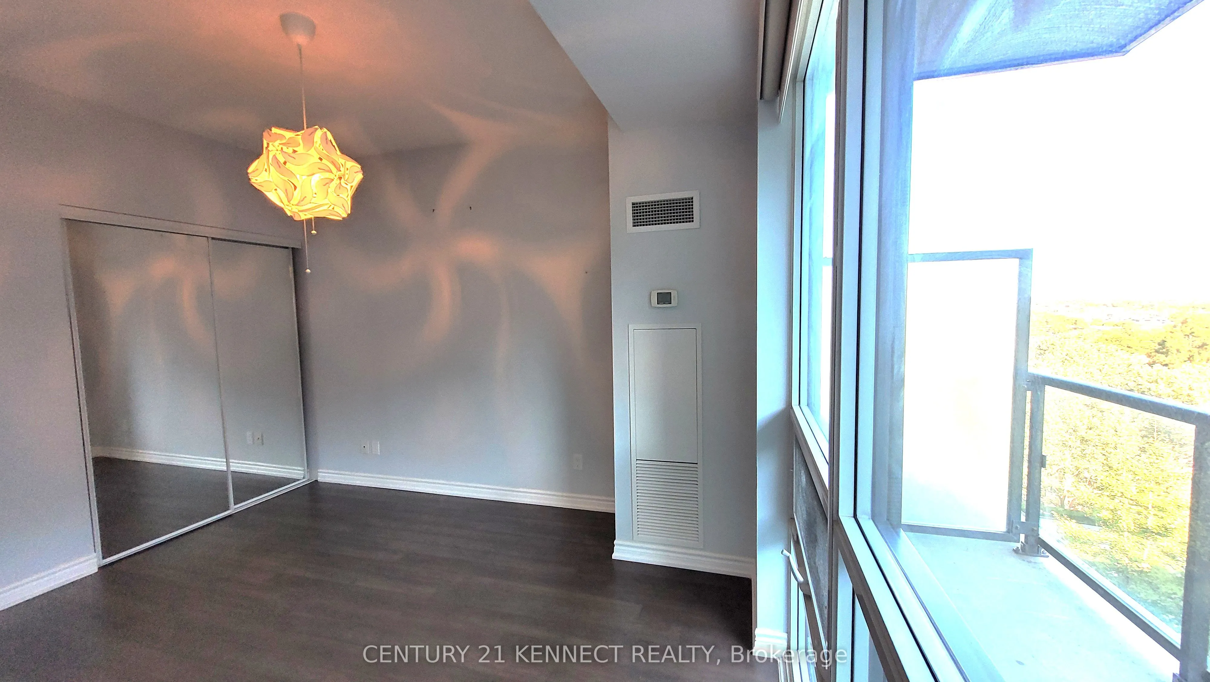 15 James Finlay Way, #1015