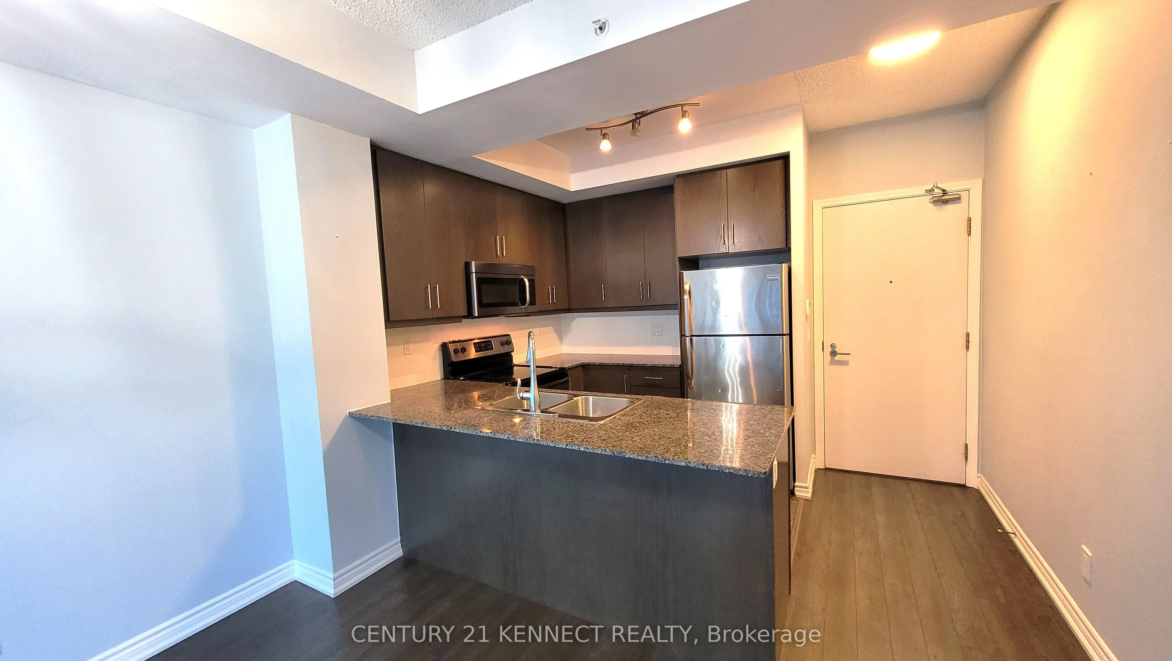 15 James Finlay Way, #1015