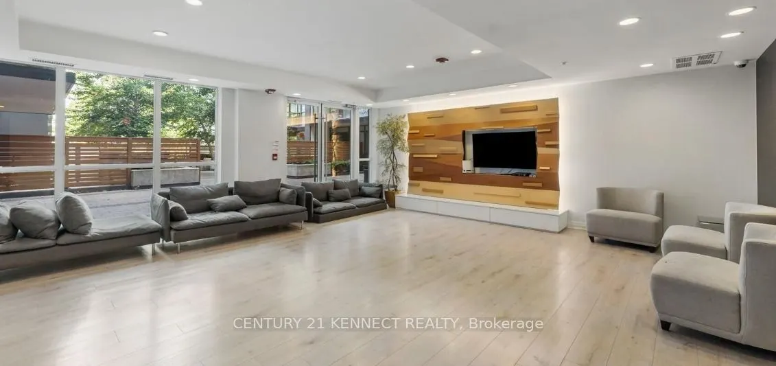 15 James Finlay Way, #1015